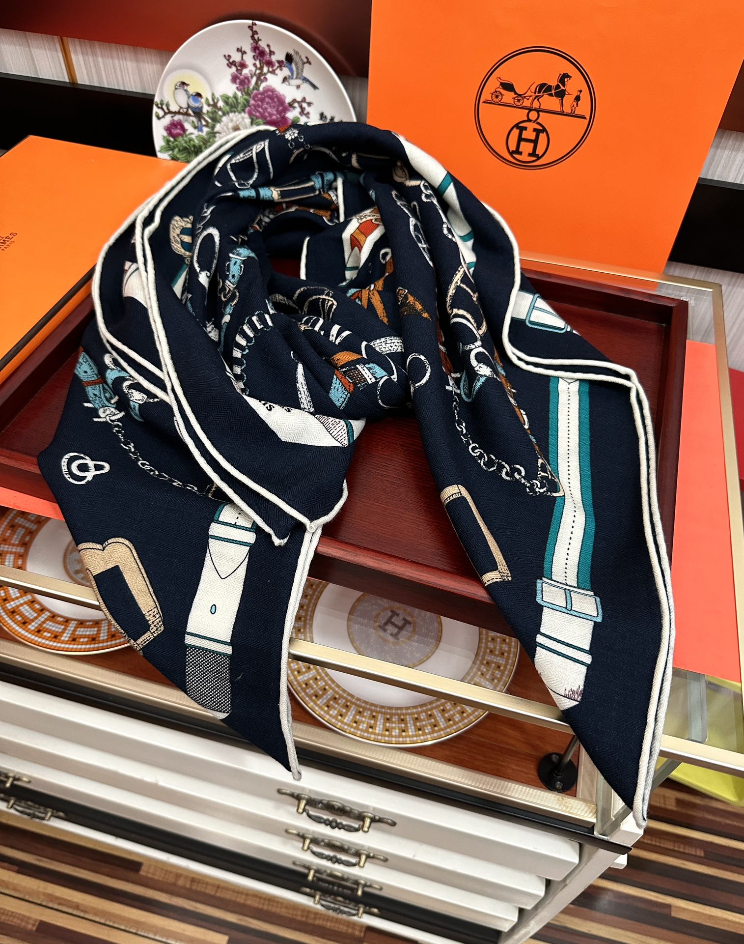 上新❤️2025 爱马士【双面同色】ZG同步最新款 买了都说好看顶级工艺超值[嘴唇]专柜爆款🎁🎁羊绒方巾