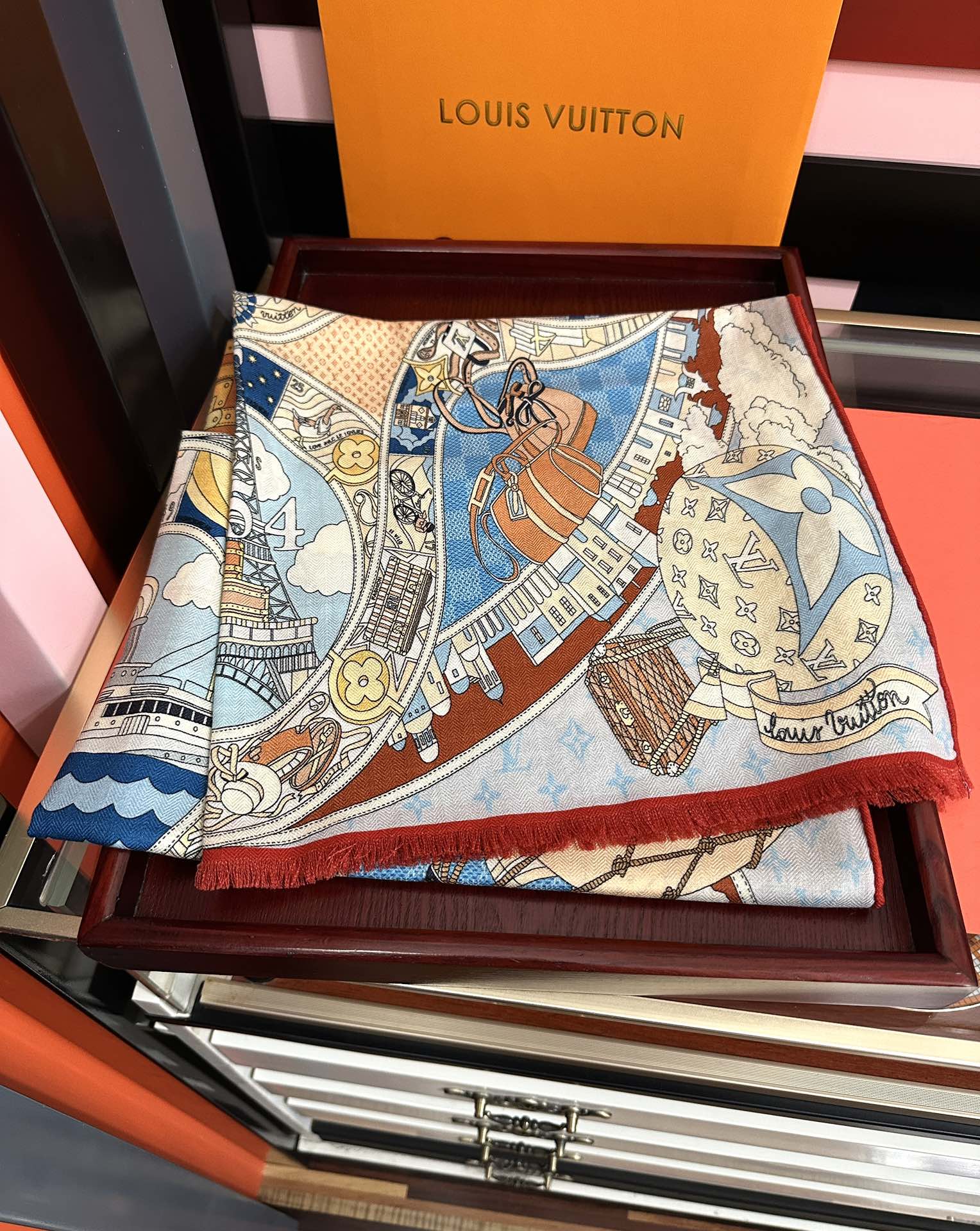 🔥 新款LV🔥高品质 【双面同色】女生必备款[得意]随便怎么围都好看[色]大气时尚 太美了[吃瓜]下手一