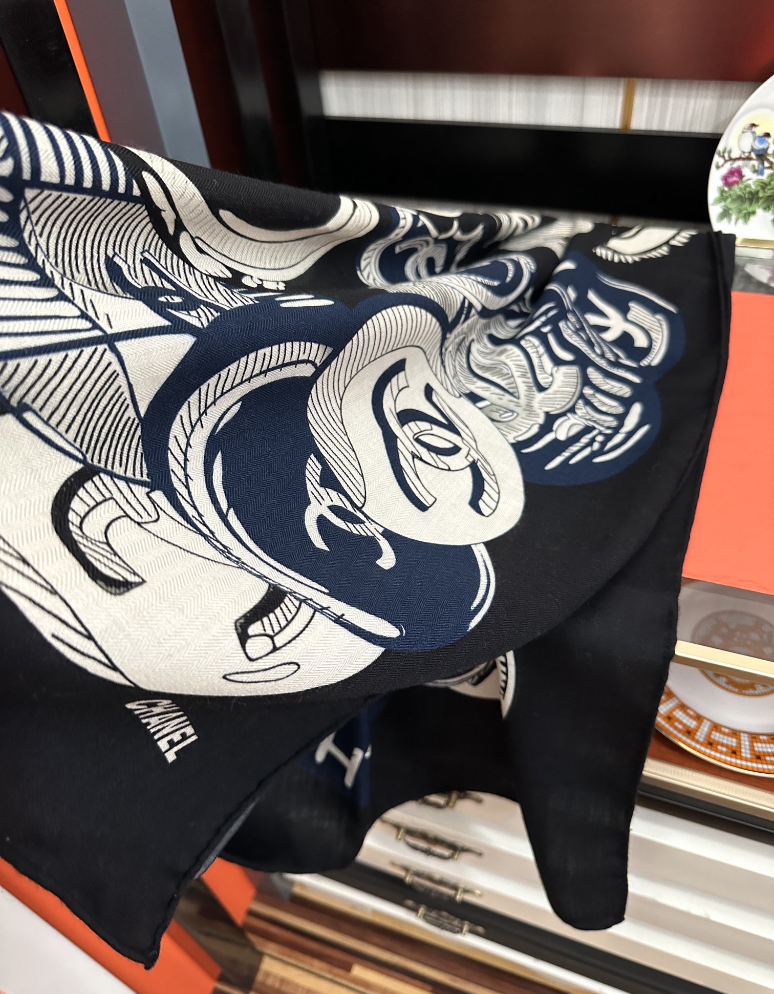 。香奈儿 【双面同色】经典双C优雅Coco风[礼物]~气质到骨子里[色]香奶奶新一季的面料超高级，真心超