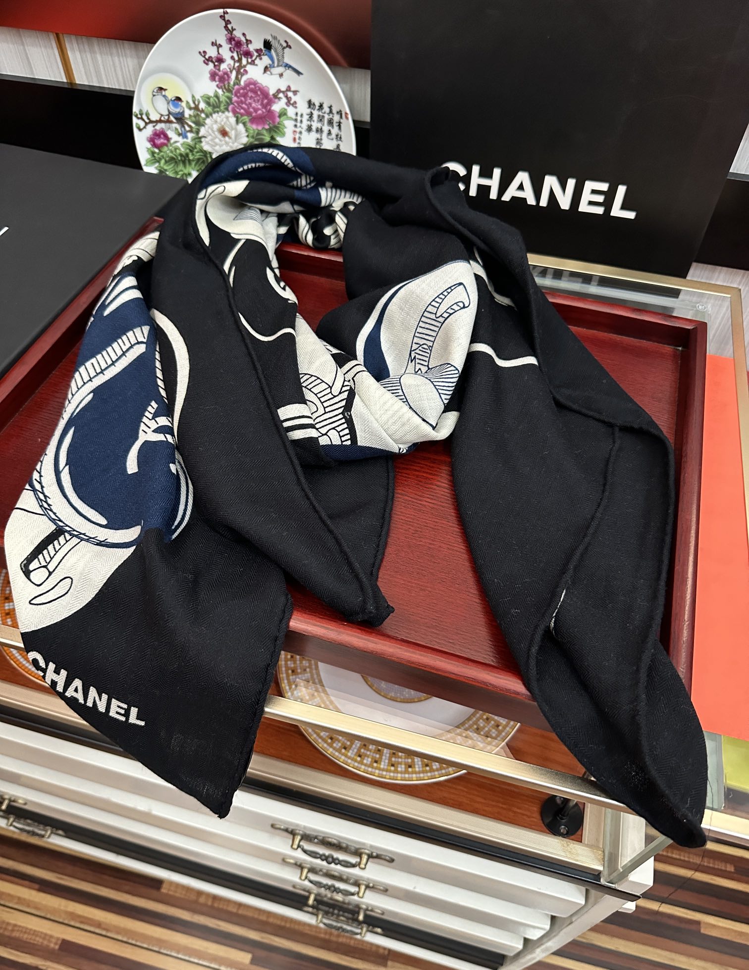 。香奈儿 【双面同色】经典双C优雅Coco风[礼物]~气质到骨子里[色]香奶奶新一季的面料超高级，真心超