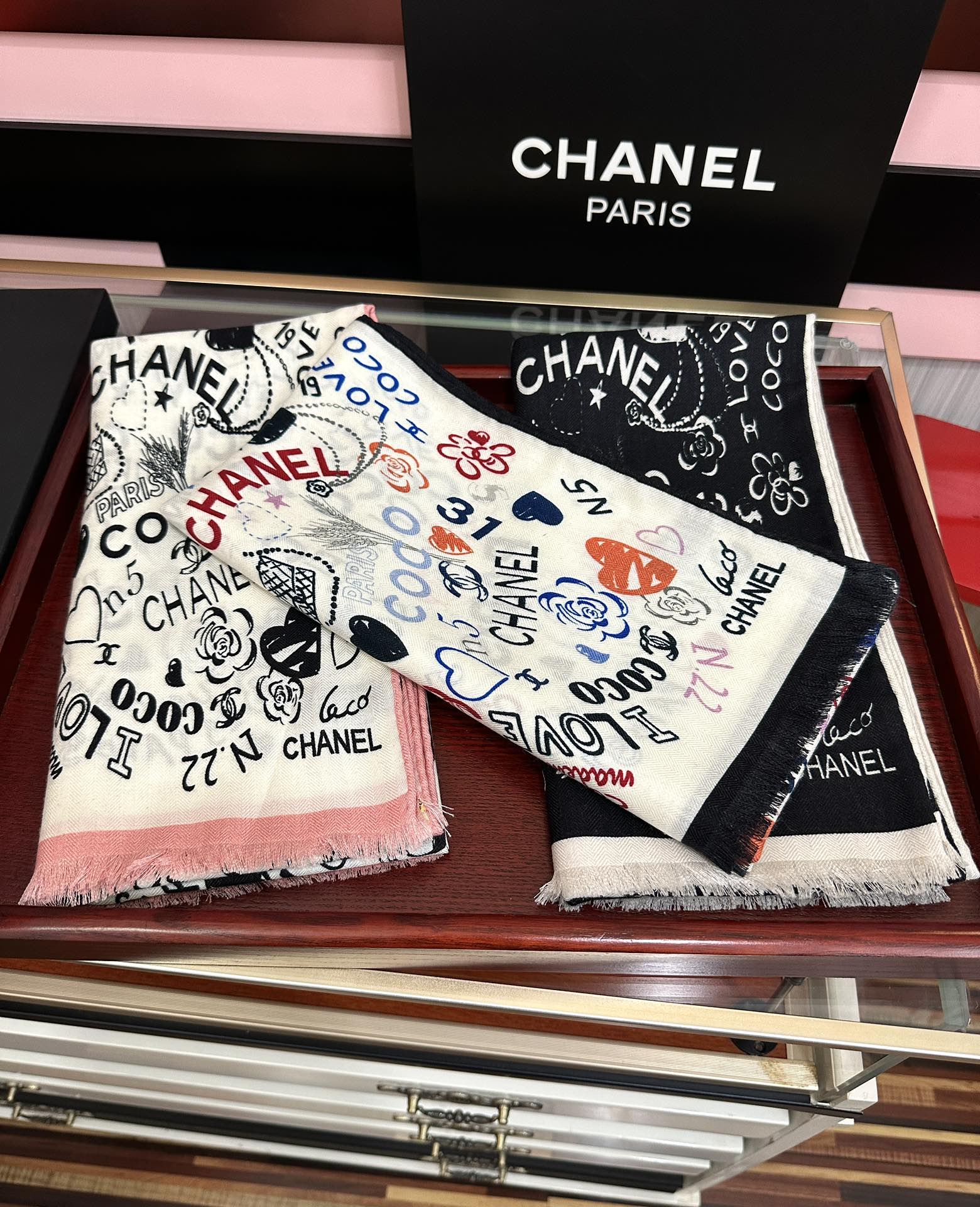 🔥新款 小香 双面同色 2025【coco涂鸦系列】太美了[吃瓜]下手一定要快[嘴唇]四季都可以用[勾引