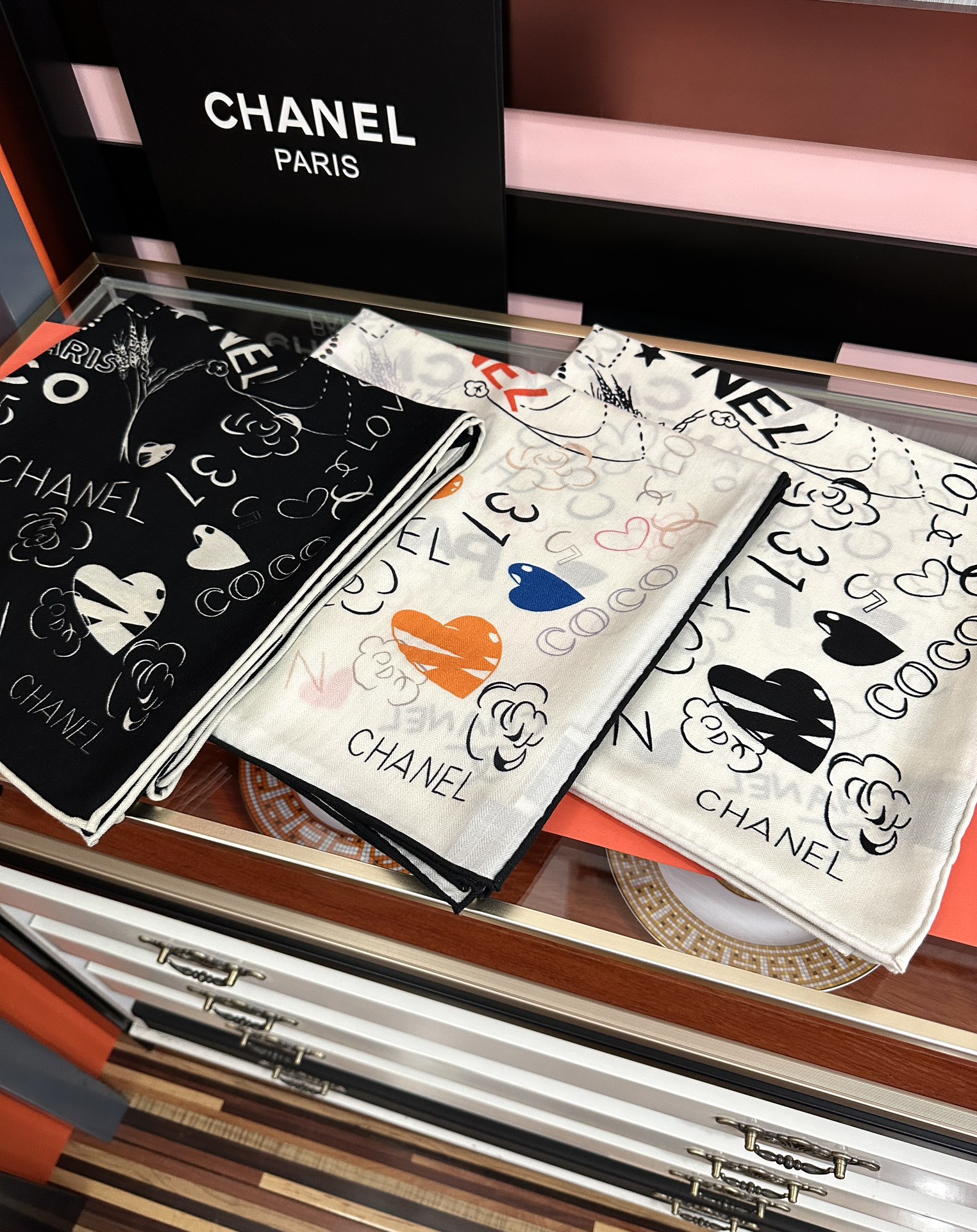 ❤️新款2025 香奈儿 ZG同步【涂鸦印花系列】 太美了 [發]经典茶花帽子🎩设计优雅风[礼物]~气质