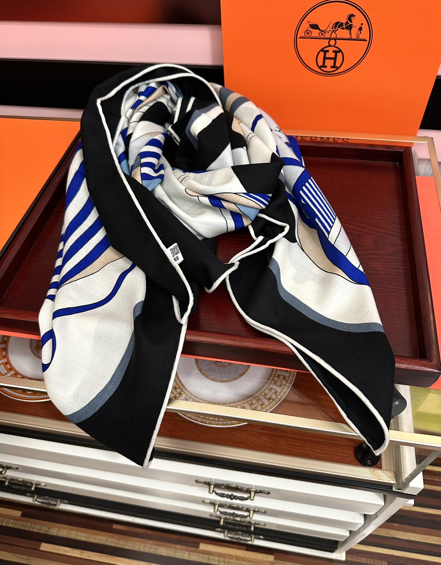 。爱马仕2025秋冬新款[爱心]【马术学院】新一季丝巾采购清单估计各位养马人们已经列好了[太阳]我就不推