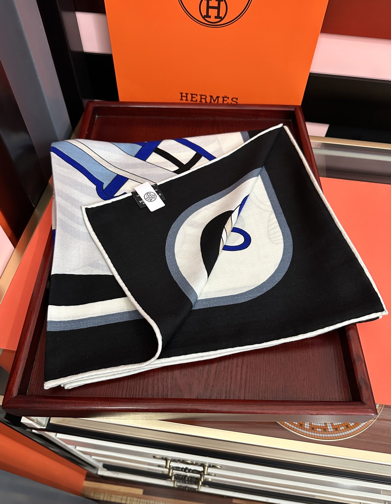 。爱马仕2025秋冬新款[爱心]【马术学院】新一季丝巾采购清单估计各位养马人们已经列好了[太阳]我就不推