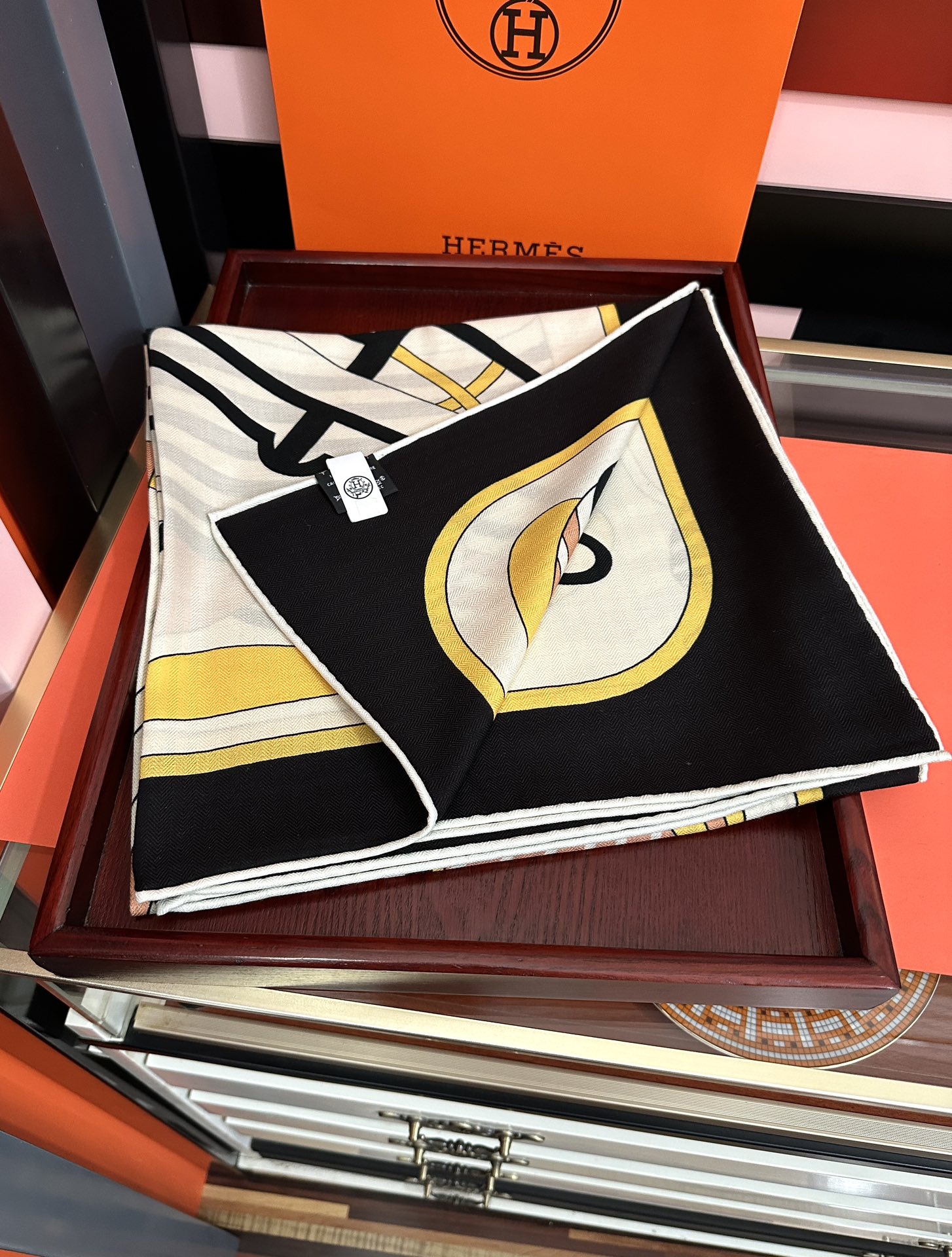 。爱马仕2025秋冬新款[爱心]【马术学院】新一季丝巾采购清单估计各位养马人们已经列好了[太阳]我就不推