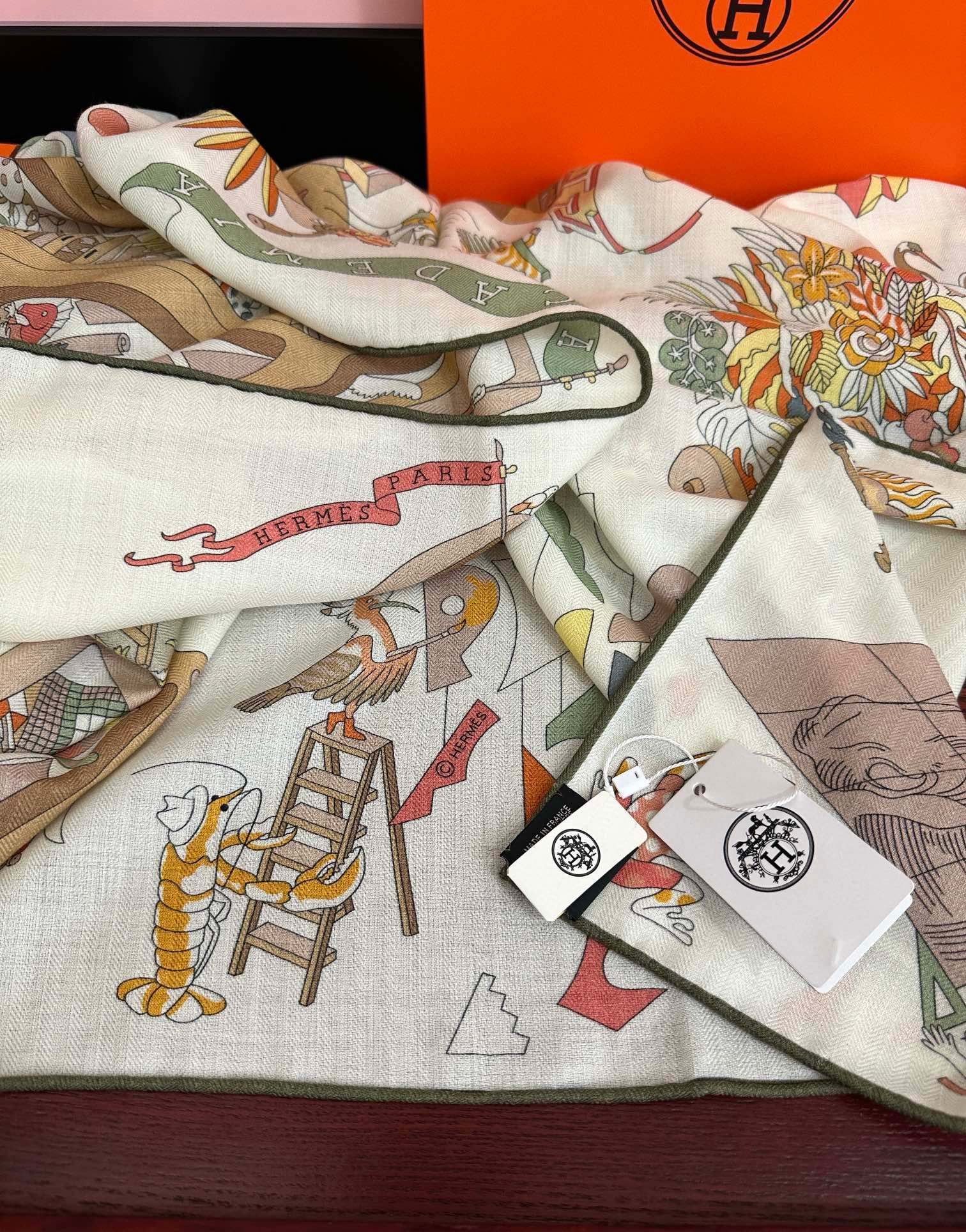 上新 。爱马仕 【马术学院】[嘴唇]今年最新款 140双面同色丝毛披肩这款爱马仕的经典单品展现强大而迷人