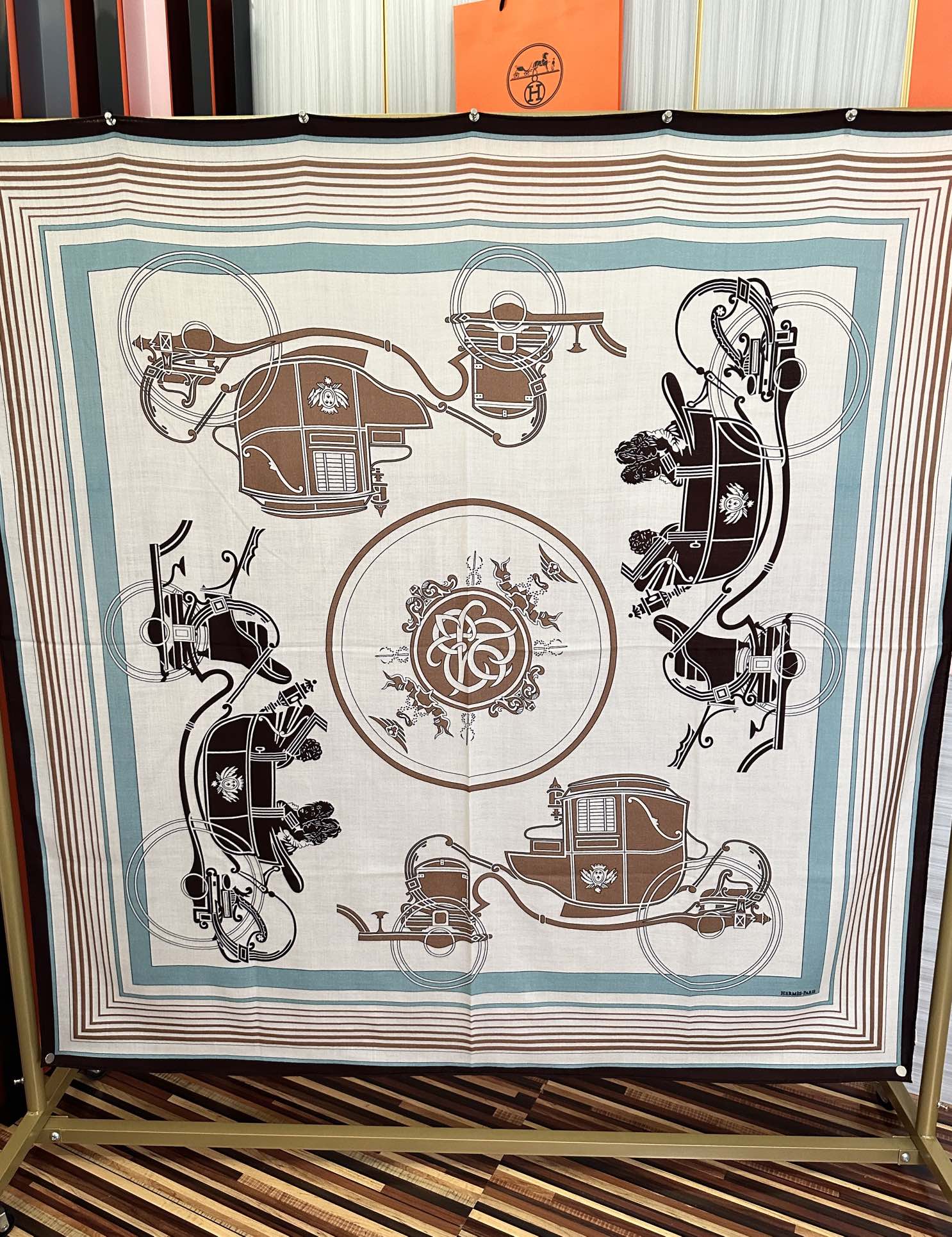 上新❤️爱马仕2025经典优雅[礼物]~气质到骨子里[色]新一季的面料超高级，真心超级柔软，丝丝顺滑[太