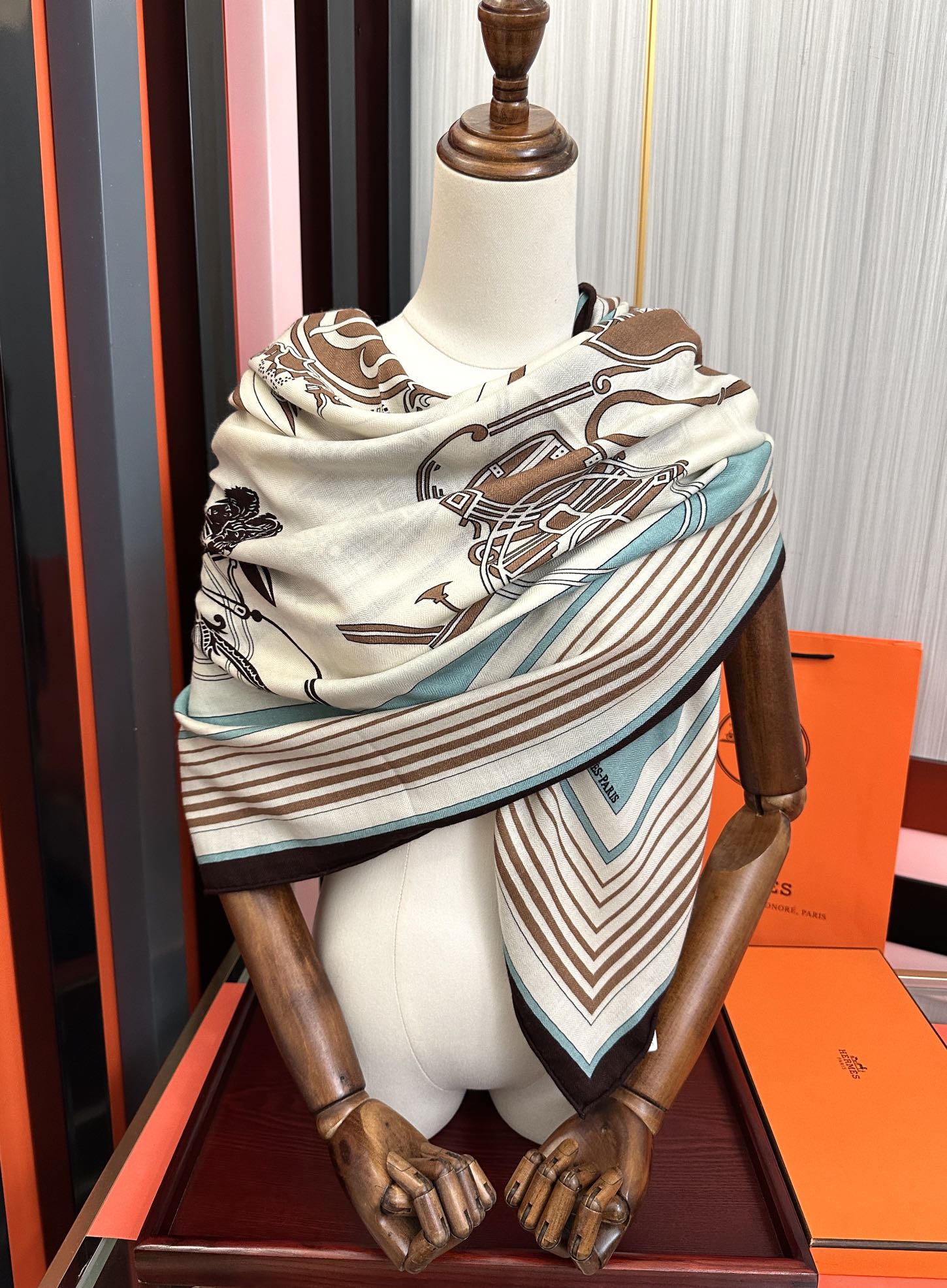 上新❤️爱马仕2025经典优雅[礼物]~气质到骨子里[色]新一季的面料超高级，真心超级柔软，丝丝顺滑[太