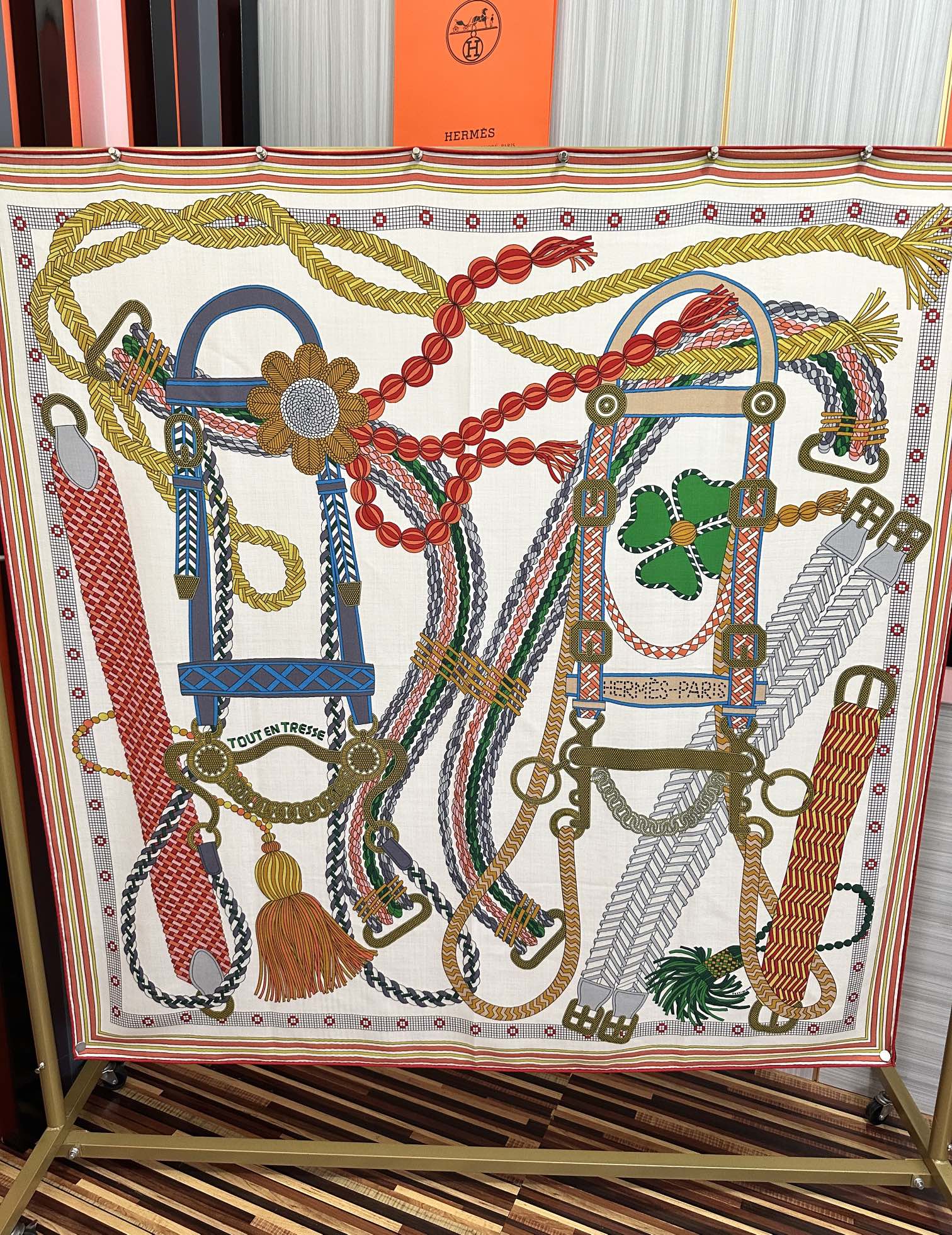 。高品质 新款 爱马仕【编织鞍袋】官网同步 2025秋冬新款[爱心]新一季丝巾采购清单估计各位养马人们已