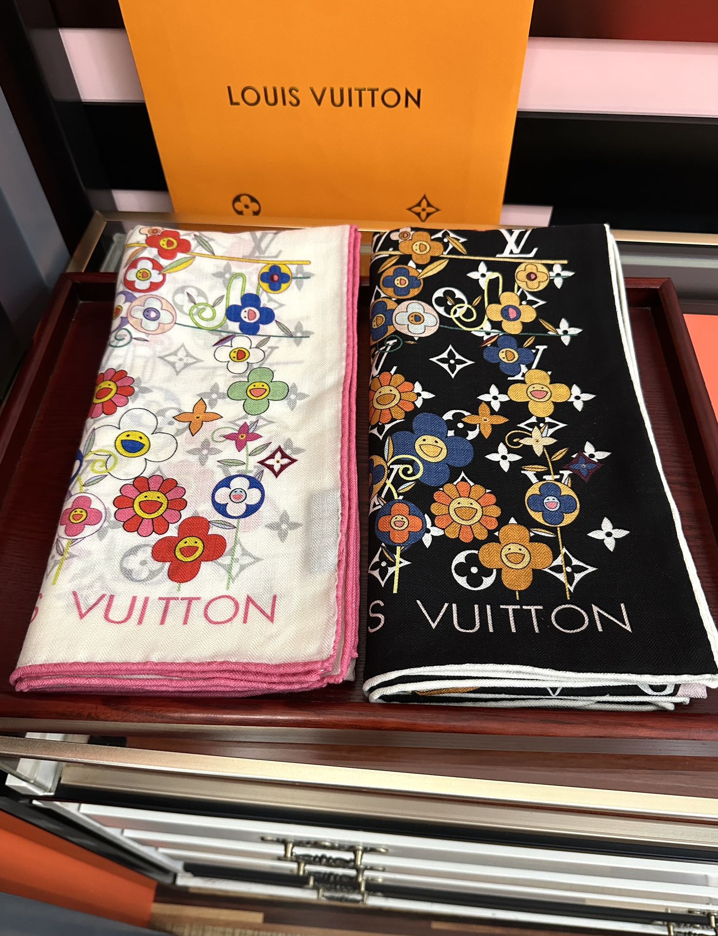 上新❤️LV 2025女士必备款ZG同步【双面同色】经典优雅[礼物]~气质到骨子里[色]新一季的面料超高