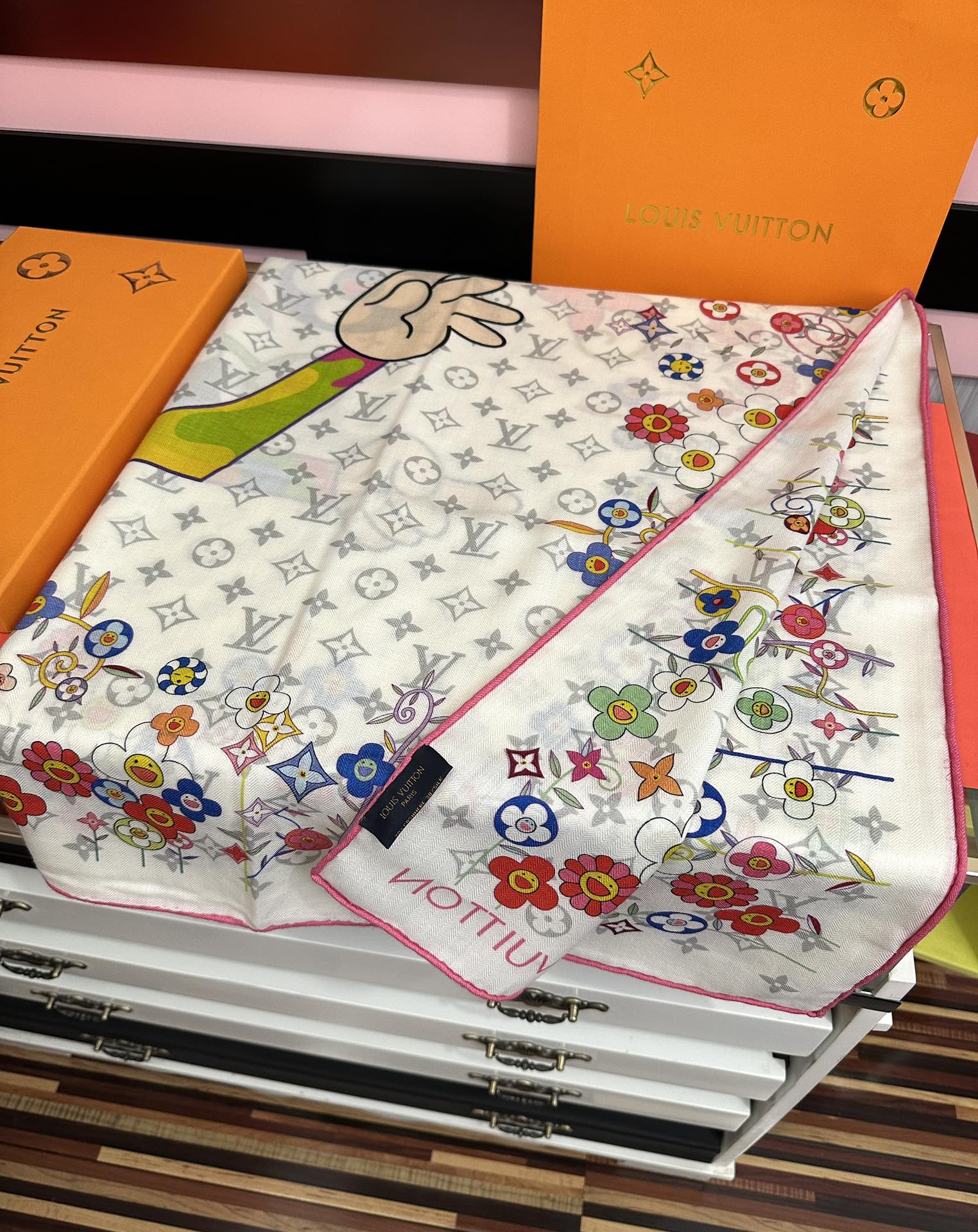 上新❤️LV 2025女士必备款ZG同步【双面同色】经典优雅[礼物]~气质到骨子里[色]新一季的面料超高