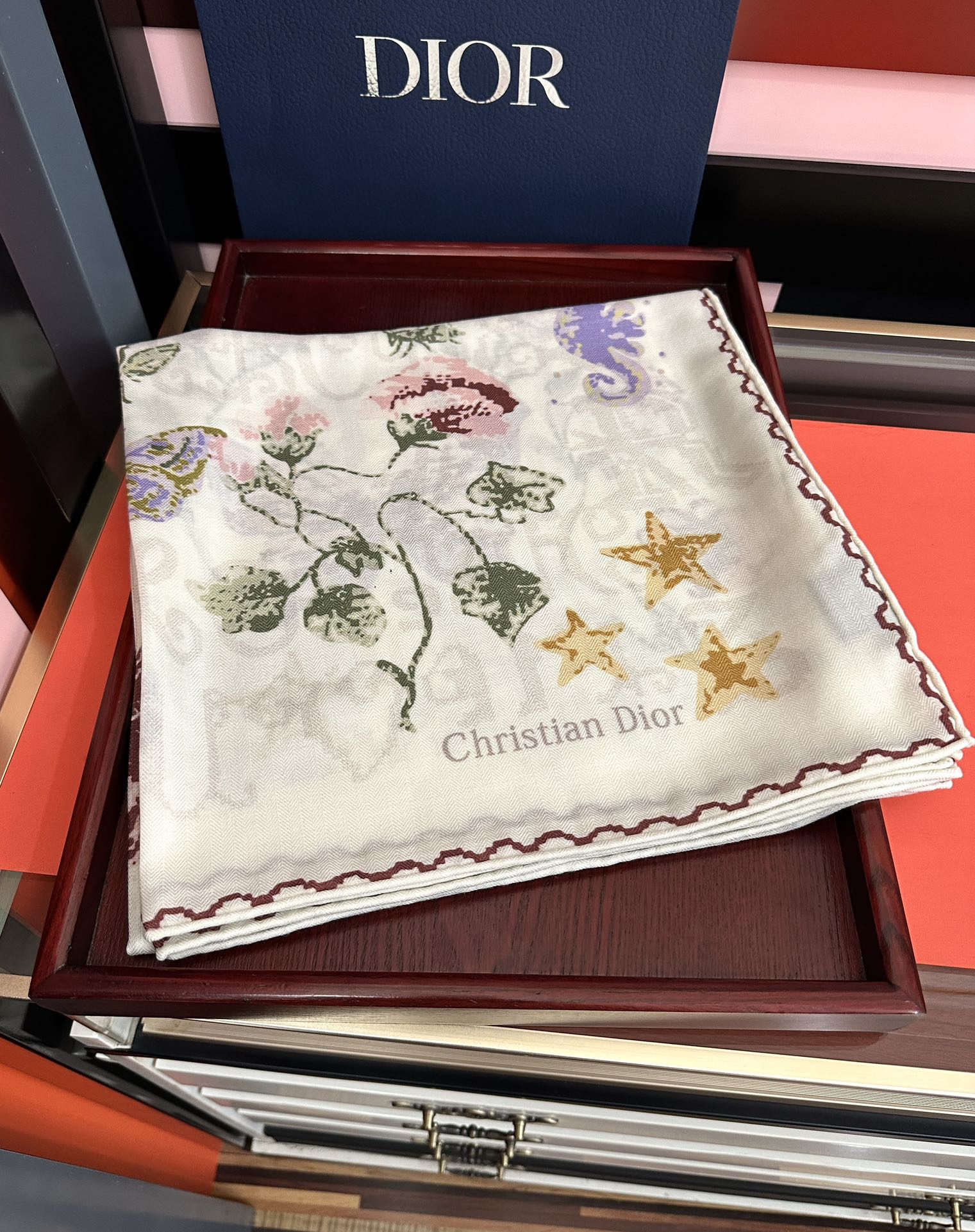 上新❤️迪奥 ZG同步【双面同色】经典优雅[礼物]~气质到骨子里[色]新一季的面料超高级，真心超级柔软，