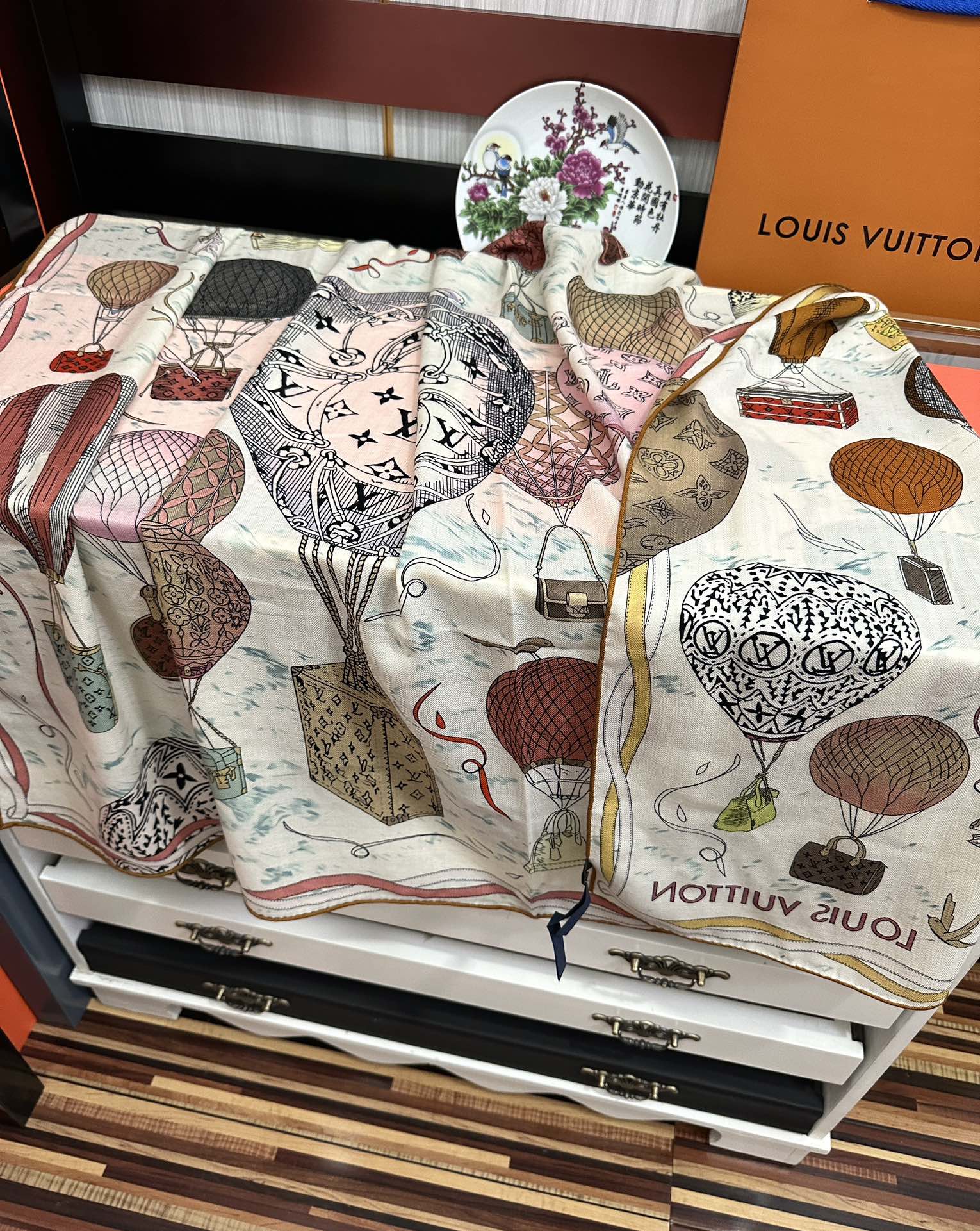 上新❤️LV 2025【双面同色热气球🎈】经典优雅[礼物]~气质到骨子里[色]新一季的面料超高级，真心超