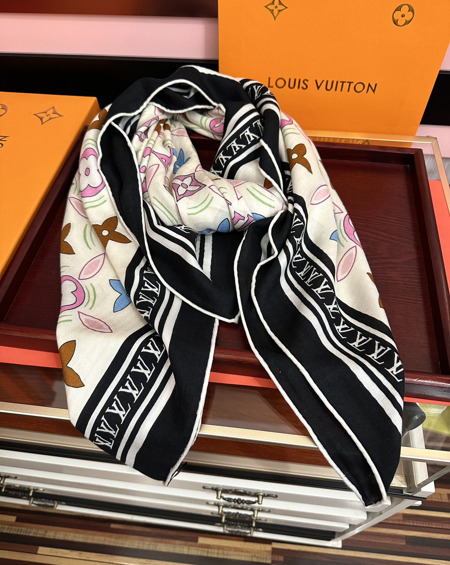 新款❤️LV 【双面同色】ZG同步经典优雅[礼物]~气质到骨子里[色]新一季的面料超高级，真心超级柔软，