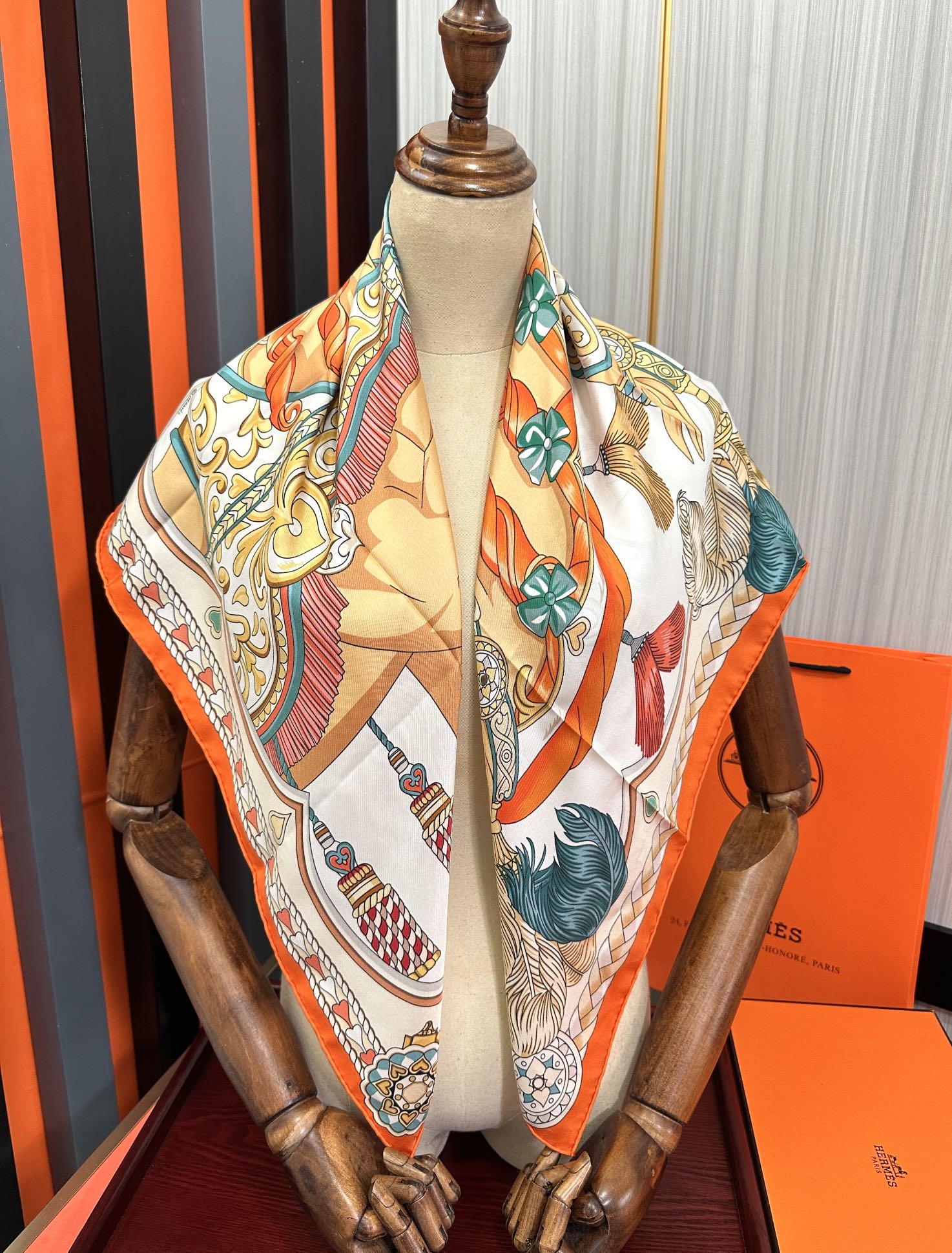 。高版本 爱马仕 2025新款【骏马奔腾】精致手工卷边，买到都说好👍下手一定要快高端 大爱❤️女人尤物 