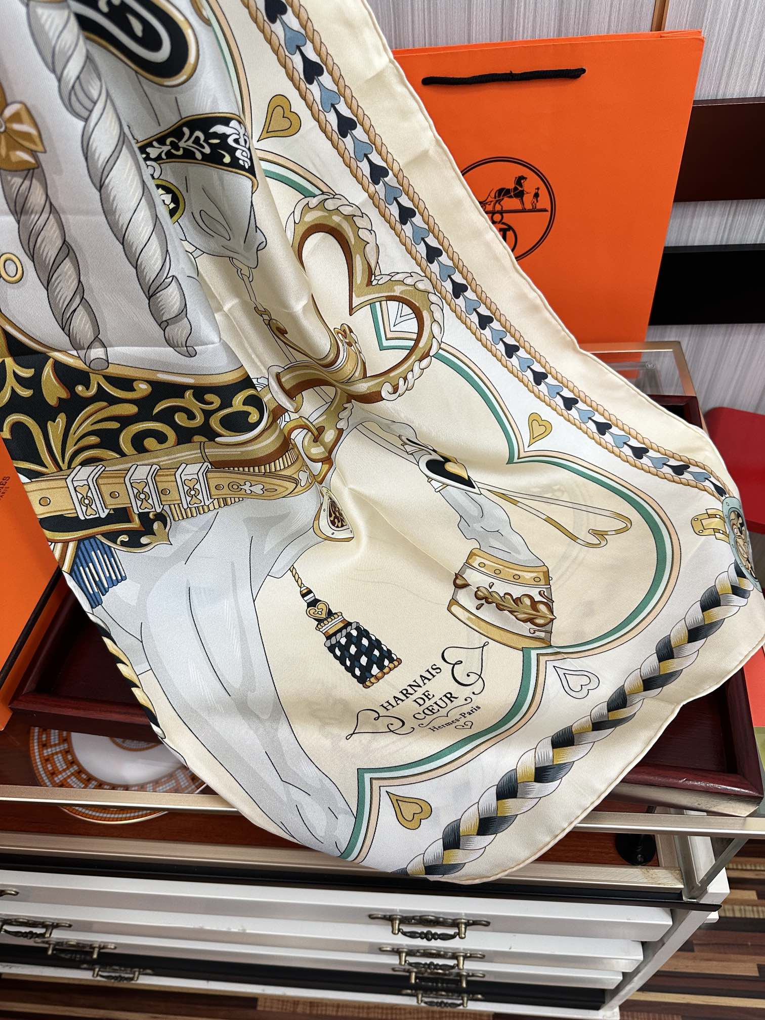 。高版本 爱马仕 2025新款【骏马奔腾】精致手工卷边，买到都说好👍下手一定要快高端 大爱❤️女人尤物 