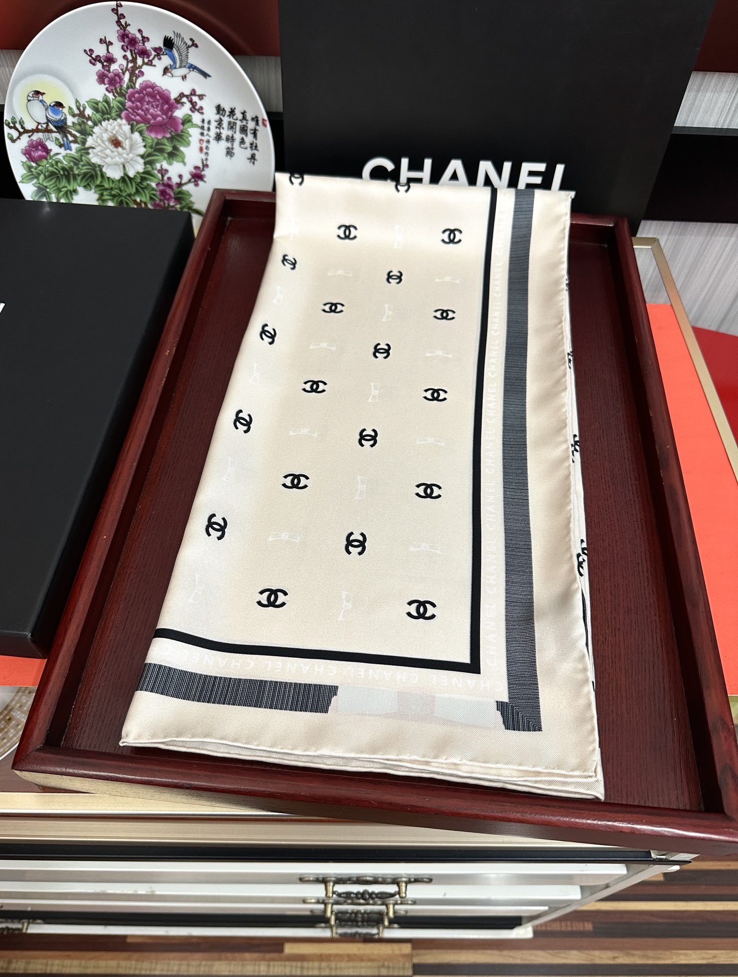 新款[發]CHANEL 官网同步【双面同色蝴蝶结🎀】18姆米 2025新品方巾必须征服它今年丝巾的戴法[