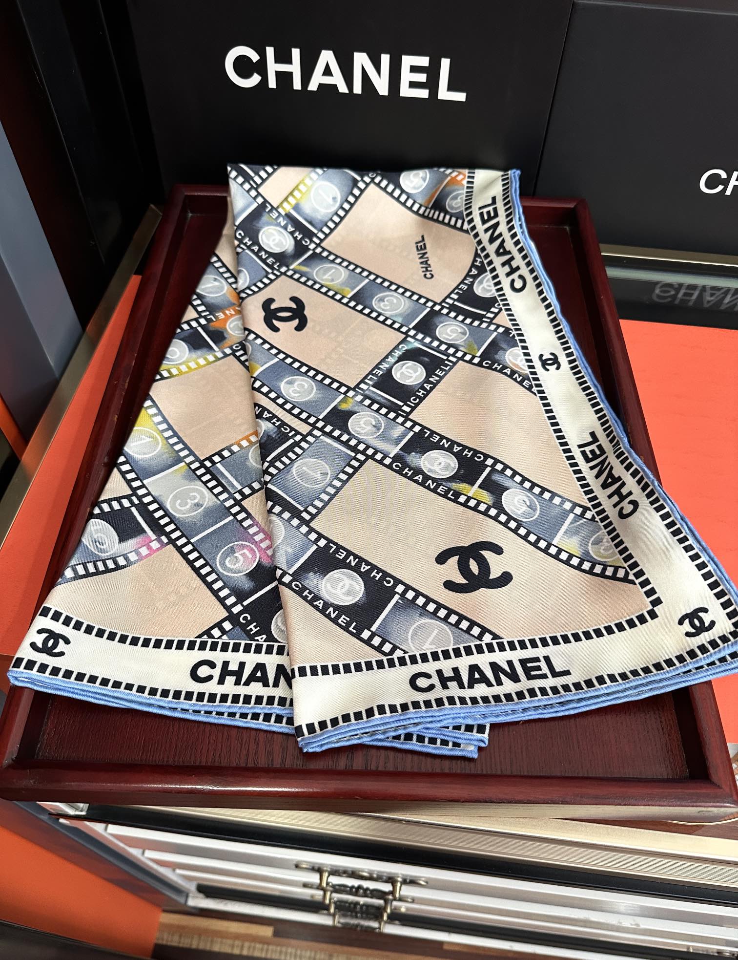 。𝐂𝐡𝐚𝐧𝐞𝐥 高品质【双面同色 电影胶卷🎞️】18姆米 原单品质[庆祝]今年第一款一眼心动的系列[玫瑰