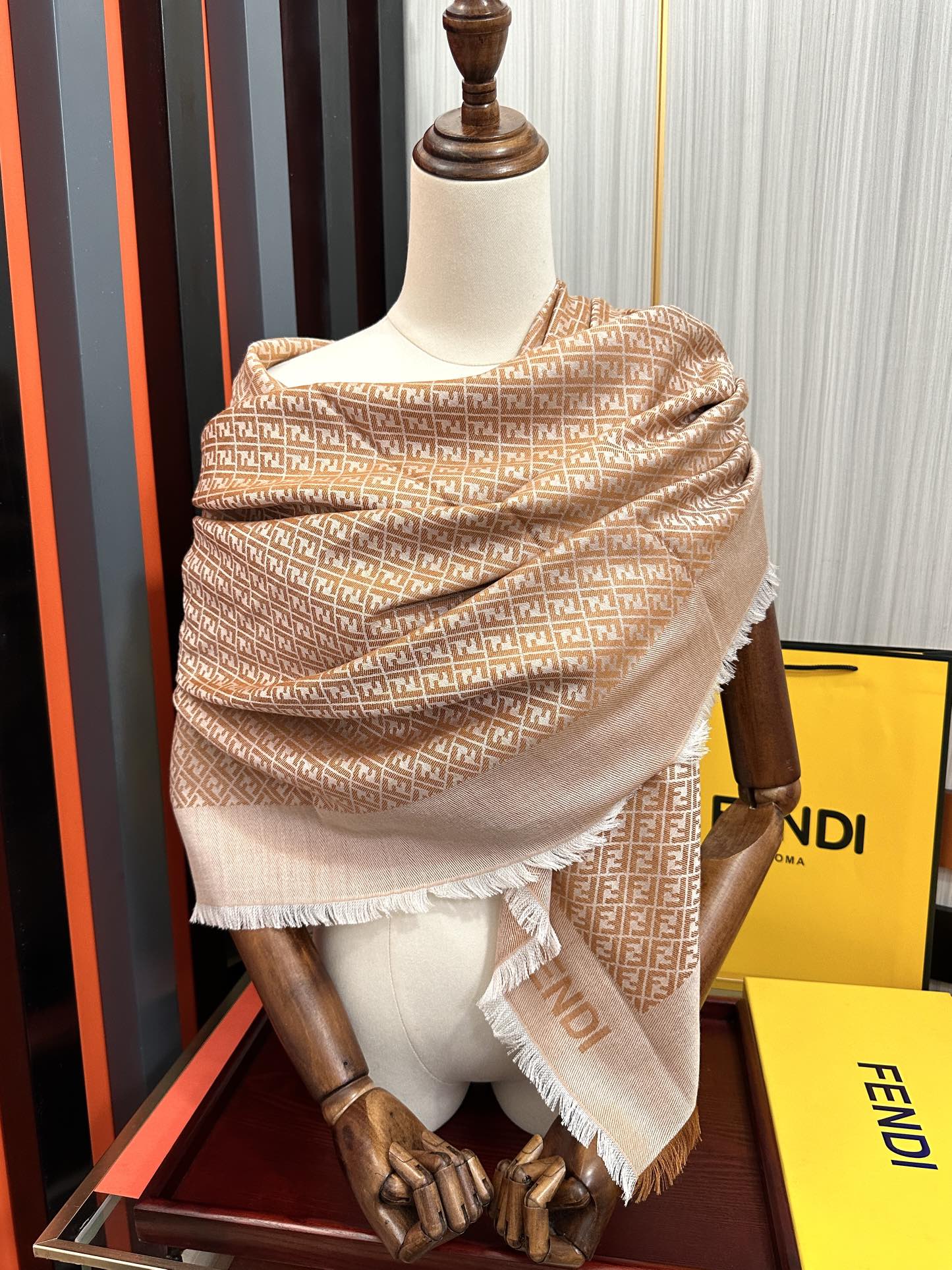 。上新 芬迪 重磅推荐F字母标志，太美了[得意]，永不过时，好货不怕晚，经典款F家人手必备一条最最经典款