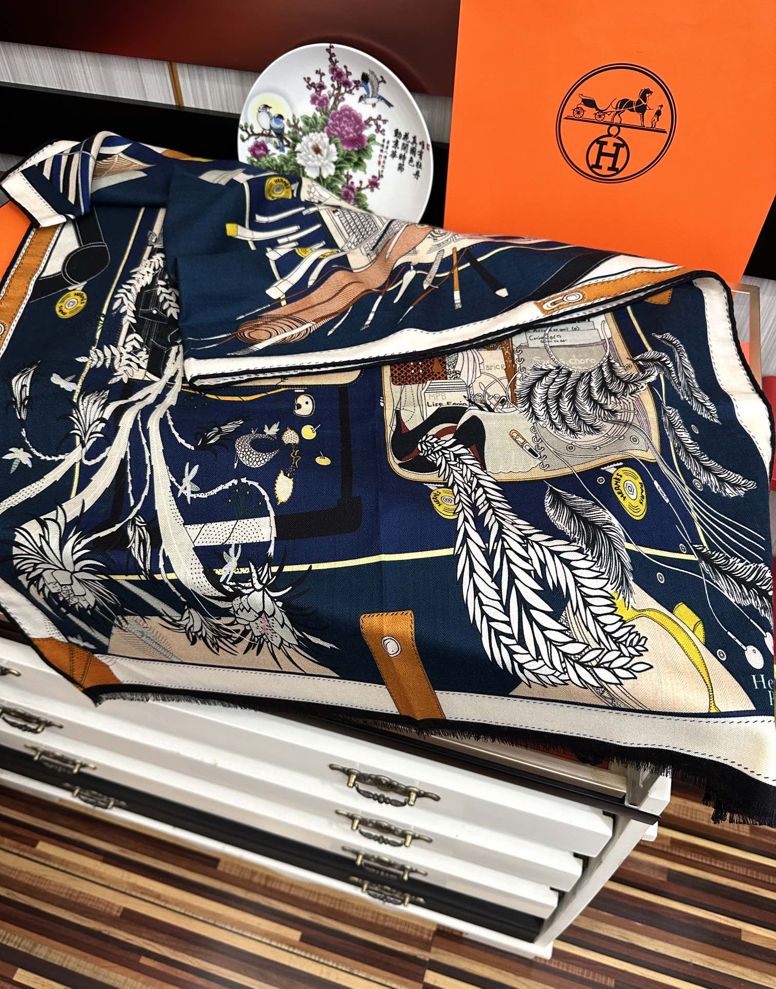 。2010 新款爱马仕。【双面同色】太美了[吃瓜]下手一定要快[嘴唇]四季都可以用[勾引]真心美的让人非