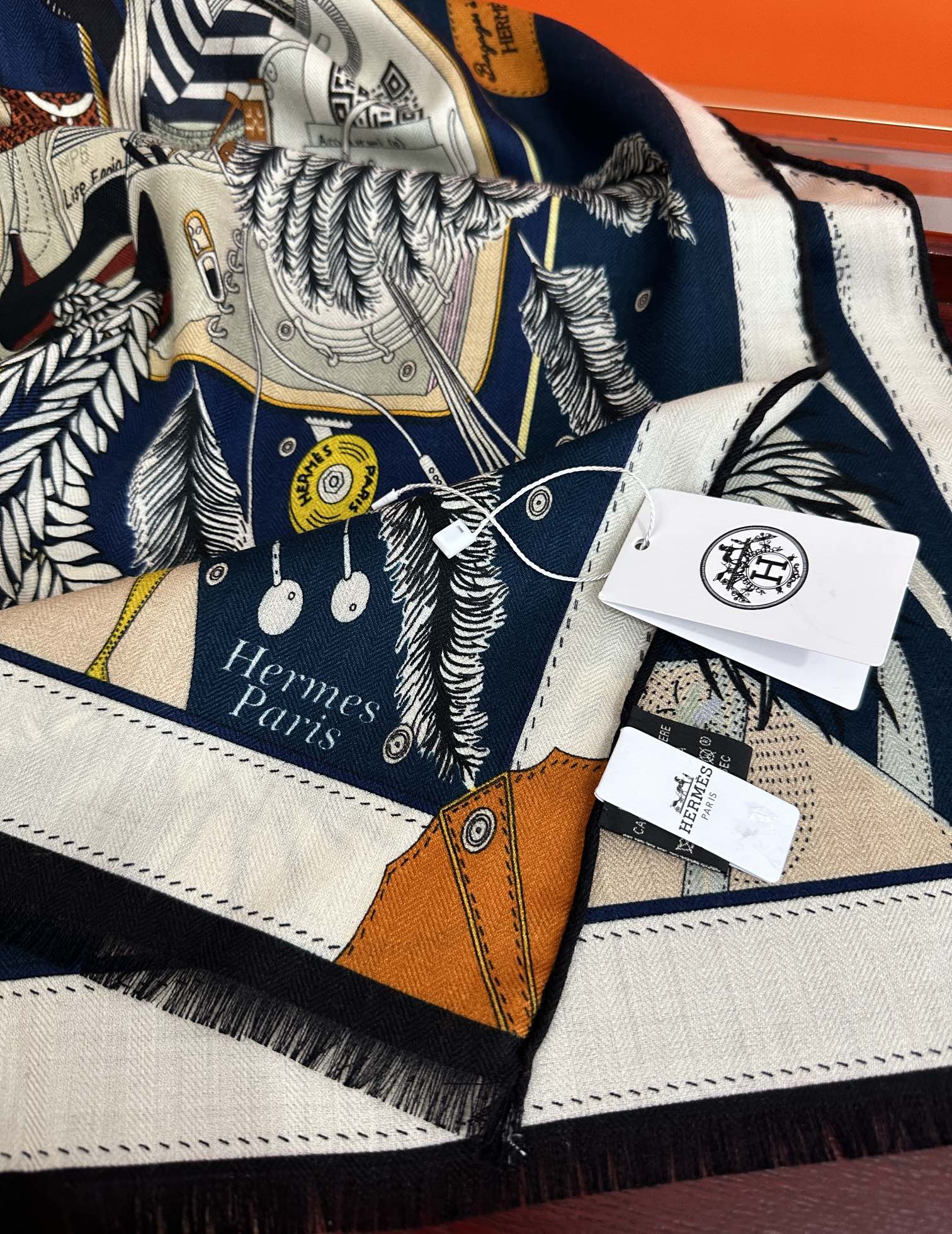 。2010 新款爱马仕。【双面同色】太美了[吃瓜]下手一定要快[嘴唇]四季都可以用[勾引]真心美的让人非