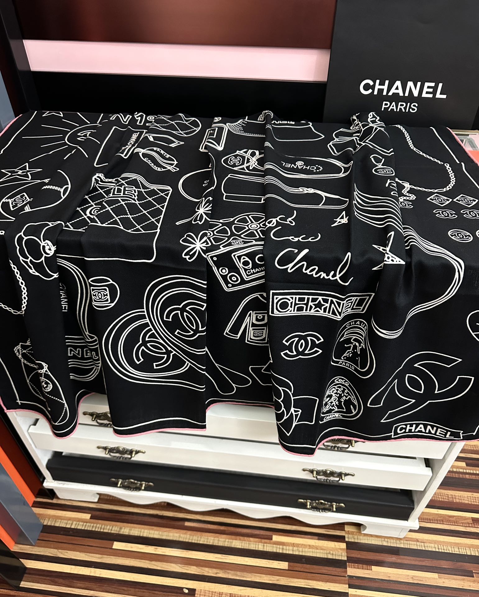 上新。香奈儿 2025【双面同色】经典双鞋子🥿包包、帽子🎩图案~气质到骨子里[色]香奶奶新一季的面料超高