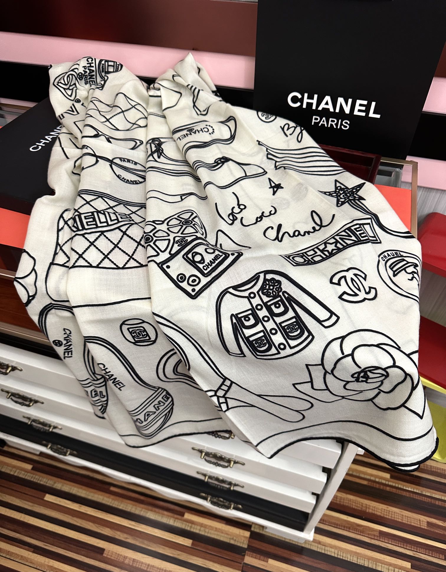 上新。香奈儿 2025【双面同色】经典双鞋子🥿包包、帽子🎩图案~气质到骨子里[色]香奶奶新一季的面料超高