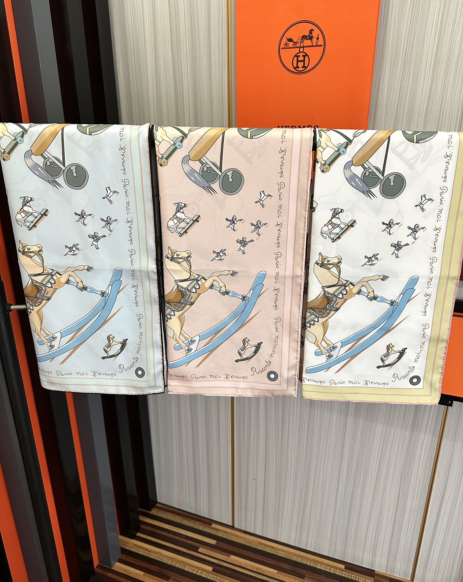 。高品质 爱马仕 【策马奔腾】官网同步 90方巾 创作渊源在比利时的圣吉尔区[嘴唇]建筑师维克多•霍塔 