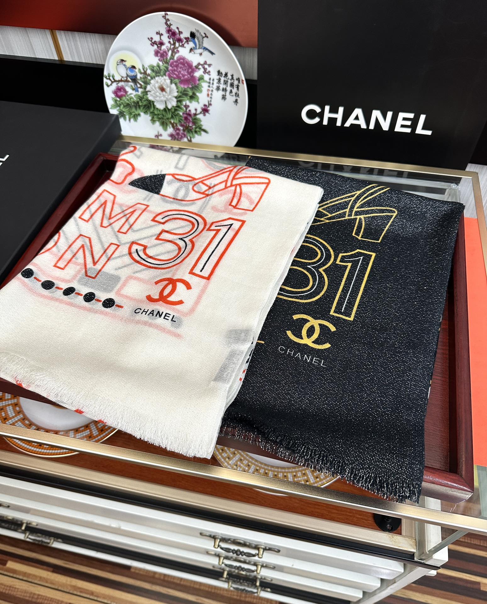 。上新小香 银丝2025 最新款[吃瓜]闪闪发光[咖啡]顶级设计太美了，真心赞👍【羊绒绒长巾】😘💍实物真