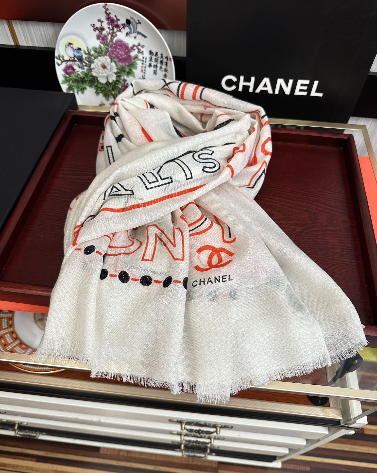 。上新小香 银丝2025 最新款[吃瓜]闪闪发光[咖啡]顶级设计太美了，真心赞👍【羊绒绒长巾】😘💍实物真