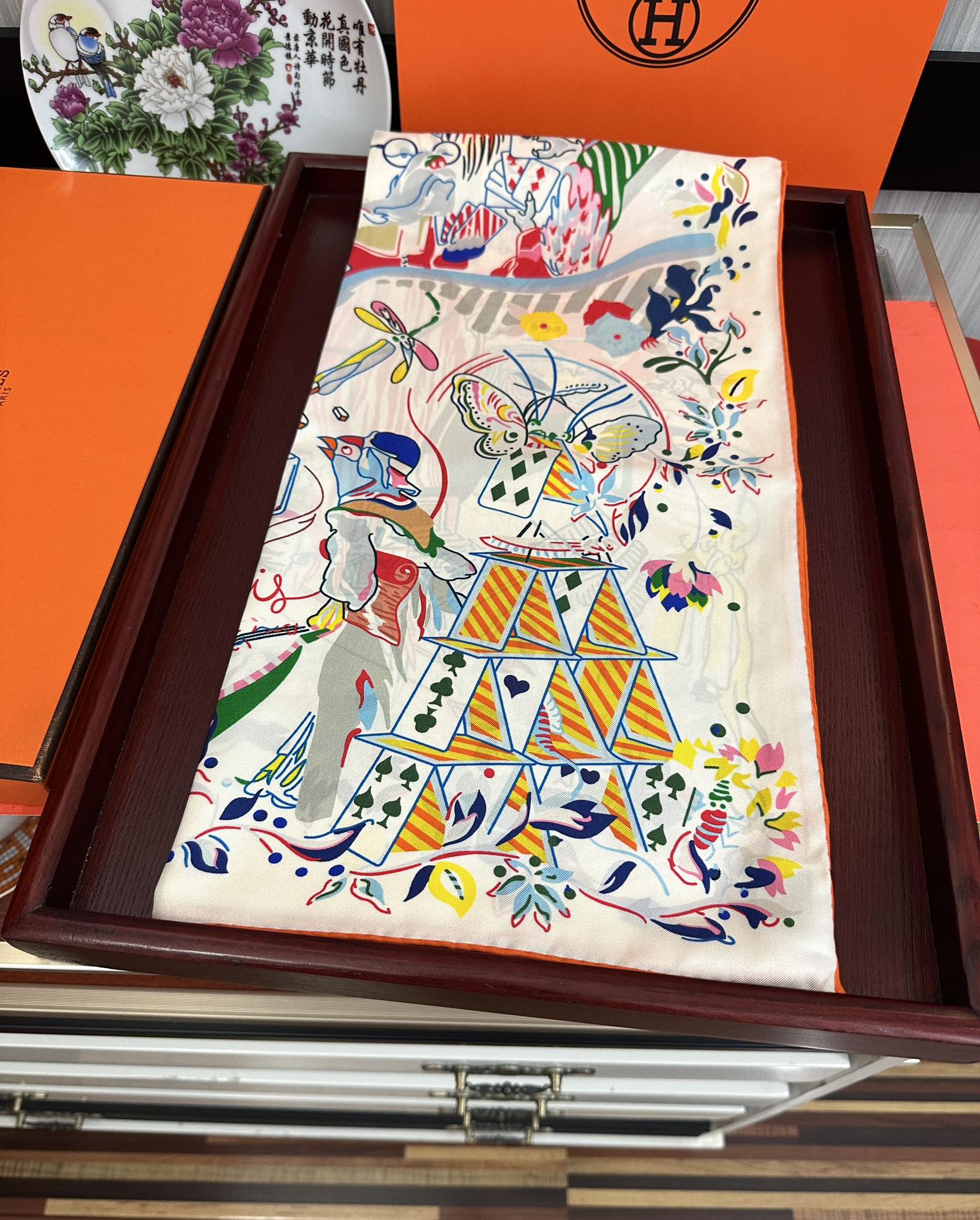 🔥高版本 爱马仕 官网同步【埃米尔奇幻之夜 】设计师：Virginie 夜幕降临在圣奥诺雷街（rue d