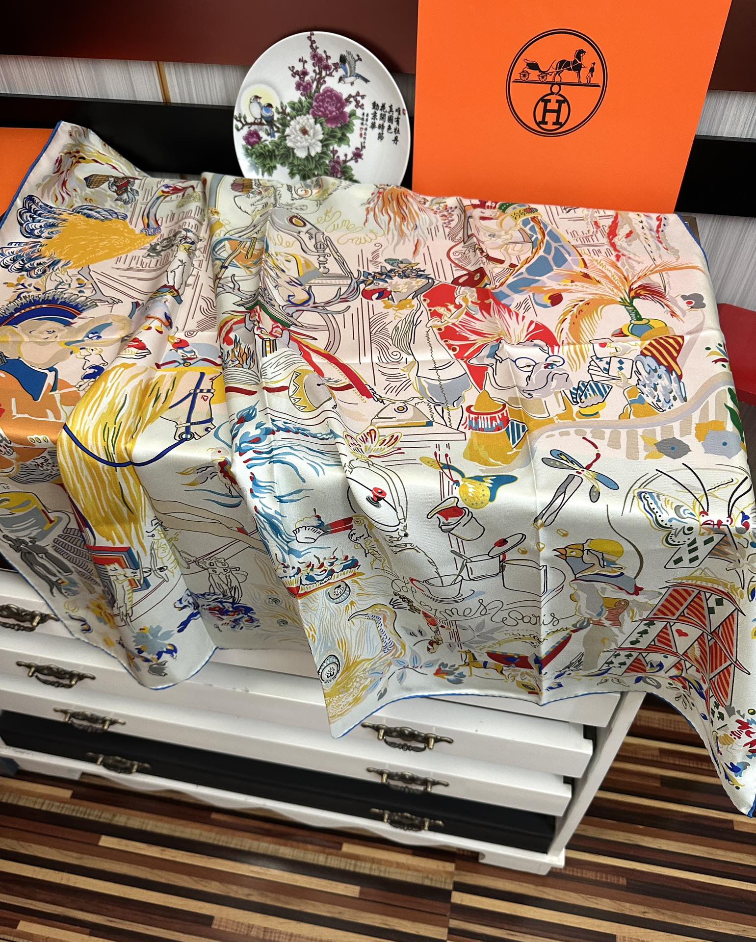 🔥高版本 爱马仕 官网同步【埃米尔奇幻之夜 】设计师：Virginie 夜幕降临在圣奥诺雷街（rue d