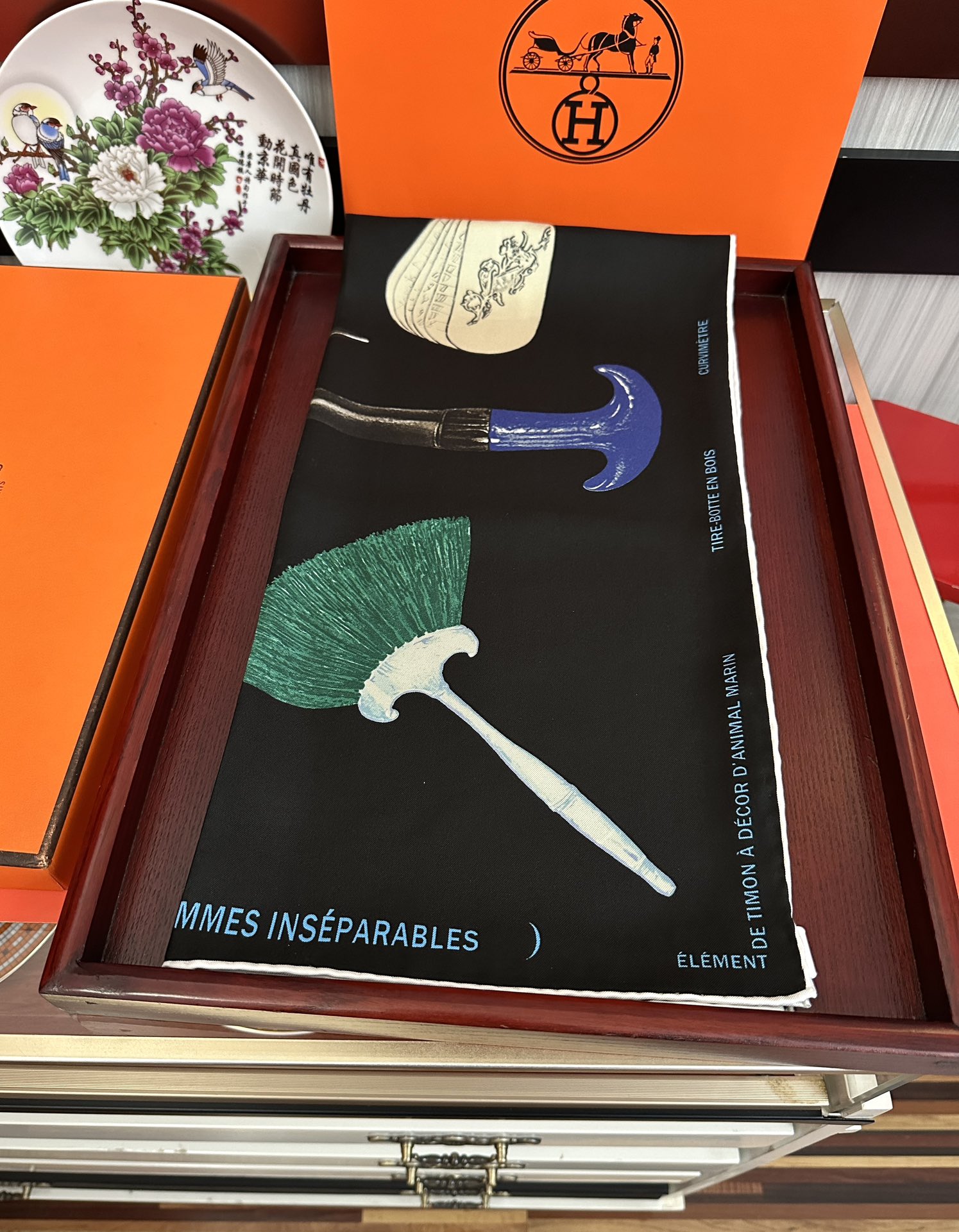 🔥 最新款 HERMES 重磅[庆祝]【形影相随】方巾[嘴唇]精简时髦，品质感很显好[得意]好搭到上瘾的