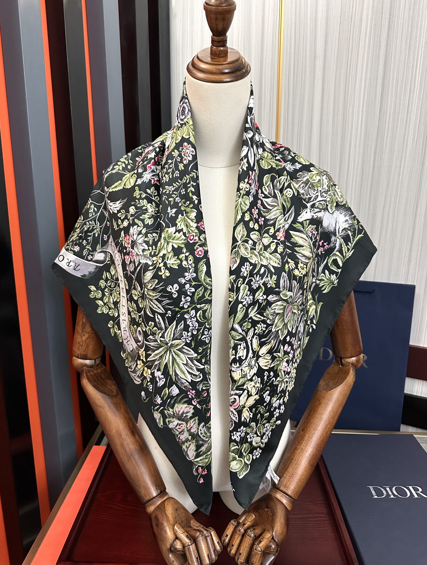 🔥新款 迪奥 官网同步 【花卉系列】太美了 2025春夏季新款，太美了[玫瑰]买到都说好👍下手一定要快高