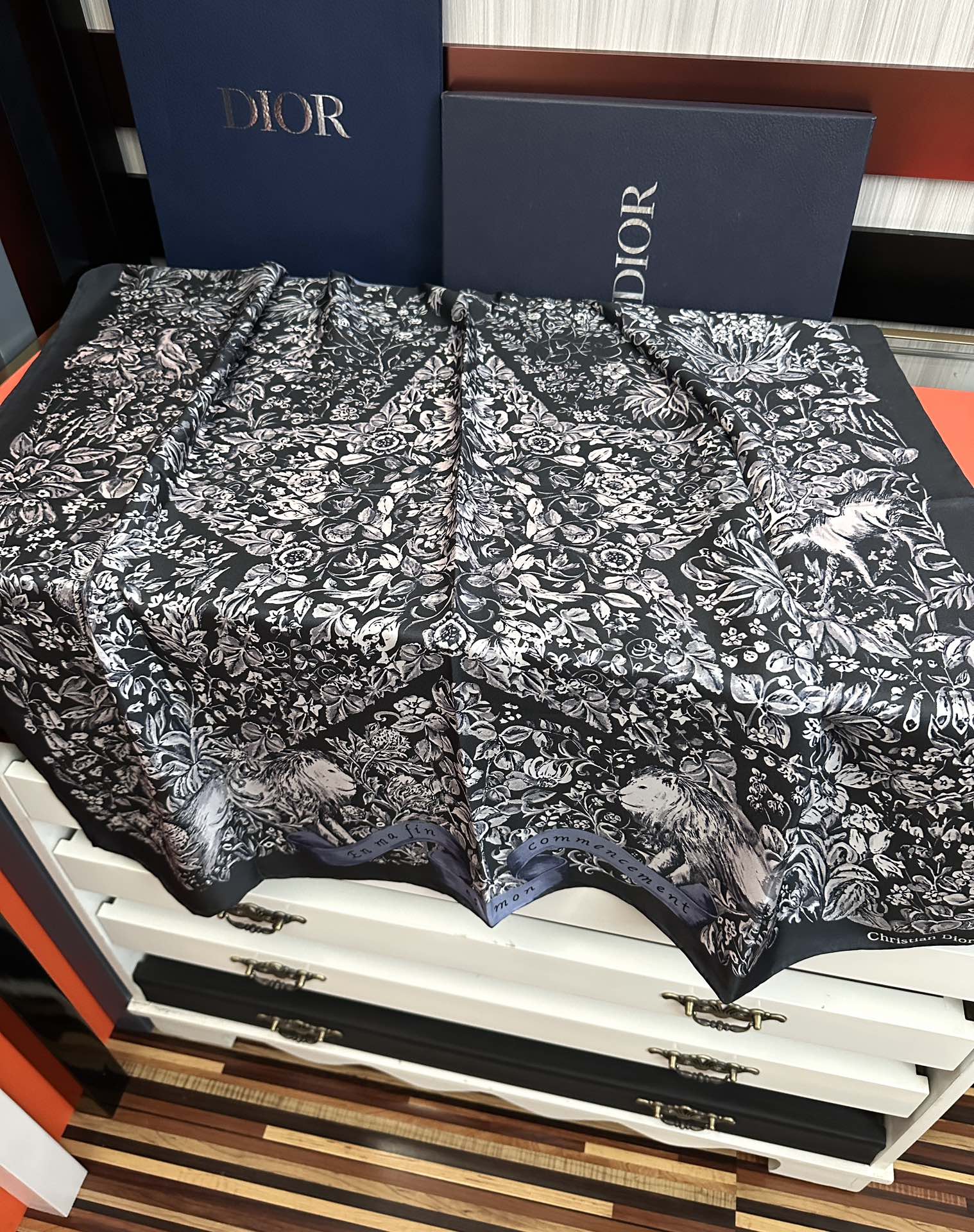 🔥新款 迪奥 官网同步 【花卉系列】太美了 2025春夏季新款，太美了[玫瑰]买到都说好👍下手一定要快高