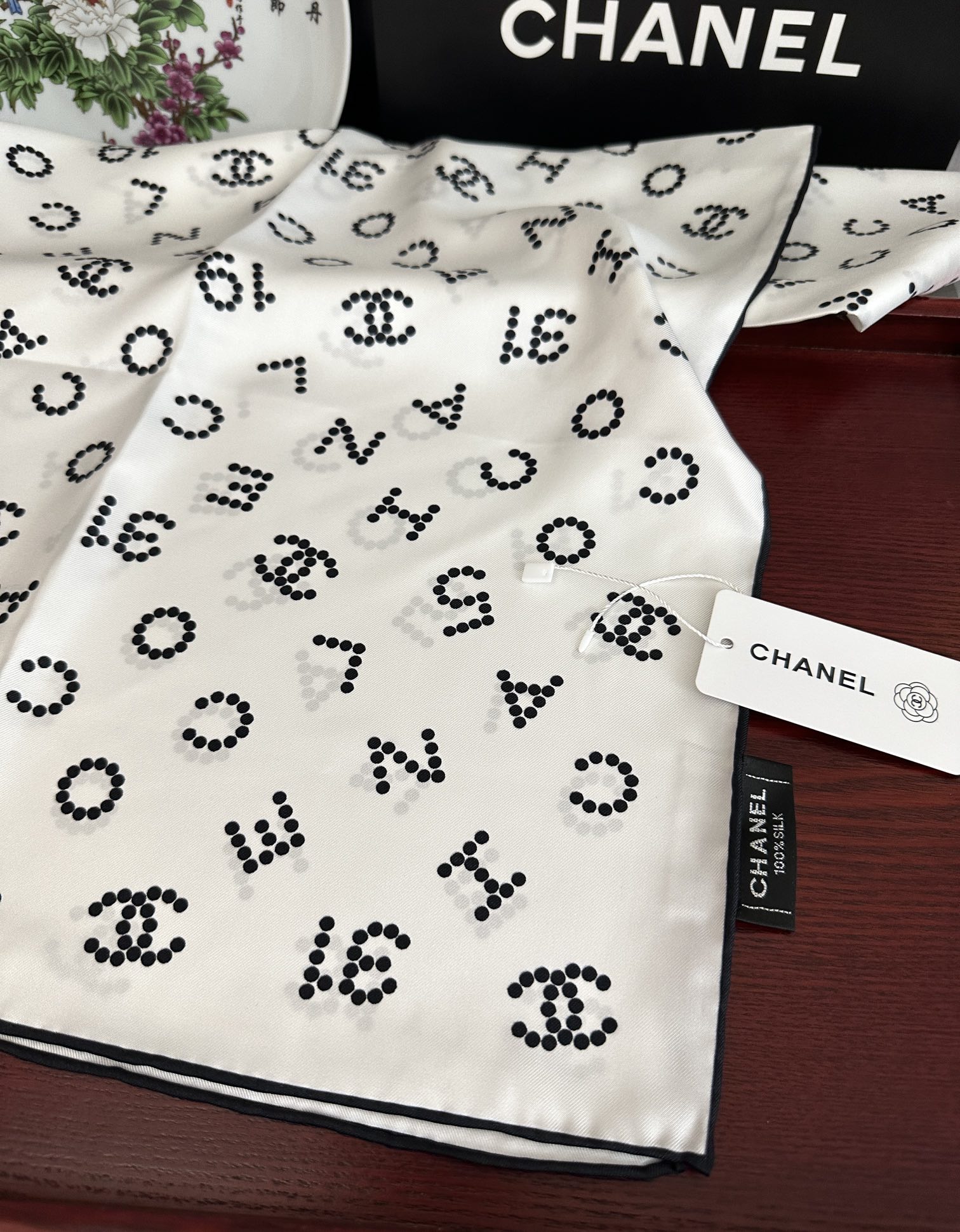 🔥 香奈儿 官网同步【双面同色 18姆米】 高版本👍香奶奶永远都是比较经典[發]一条印有字母Logo交织