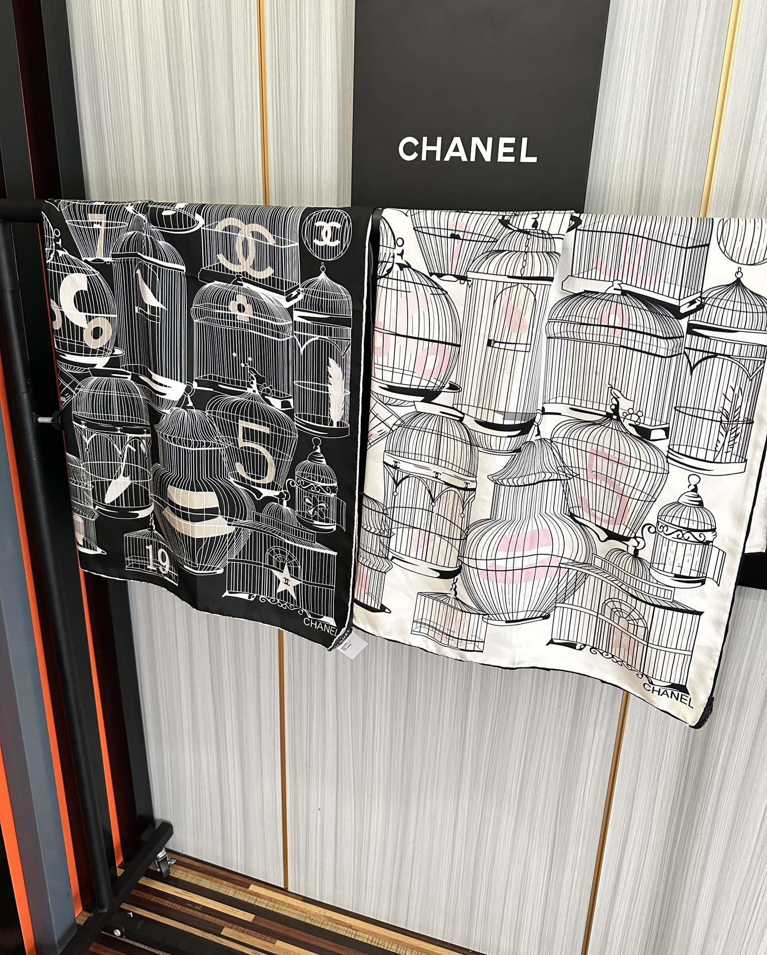 🔥最新款 香奈儿 顶级设计师 又一新款出货了[庆祝]靓女们必备款[色]太美了[玫瑰]上身效果非常美[得意