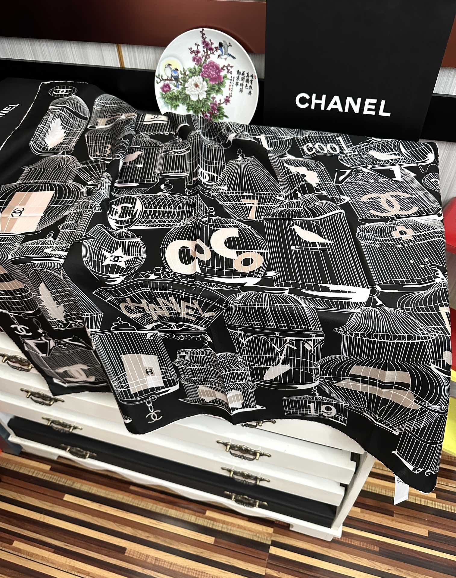 🔥最新款 香奈儿 顶级设计师 又一新款出货了[庆祝]靓女们必备款[色]太美了[玫瑰]上身效果非常美[得意