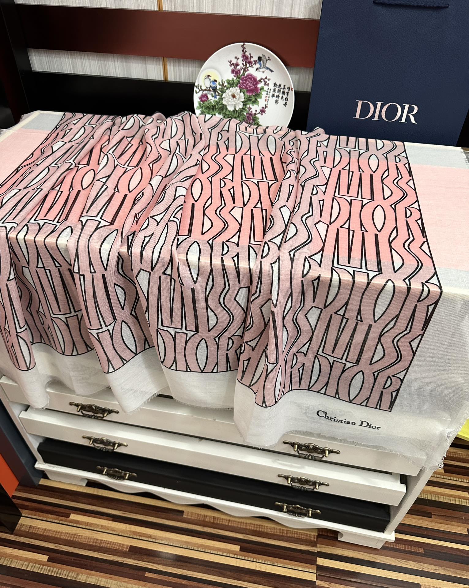 🔥 迪奥 新款羊绒围巾长款披肩[爱心]纯粹的高级和时髦感[玫瑰]太有品味了[月亮]招牌元素高端围巾披肩~