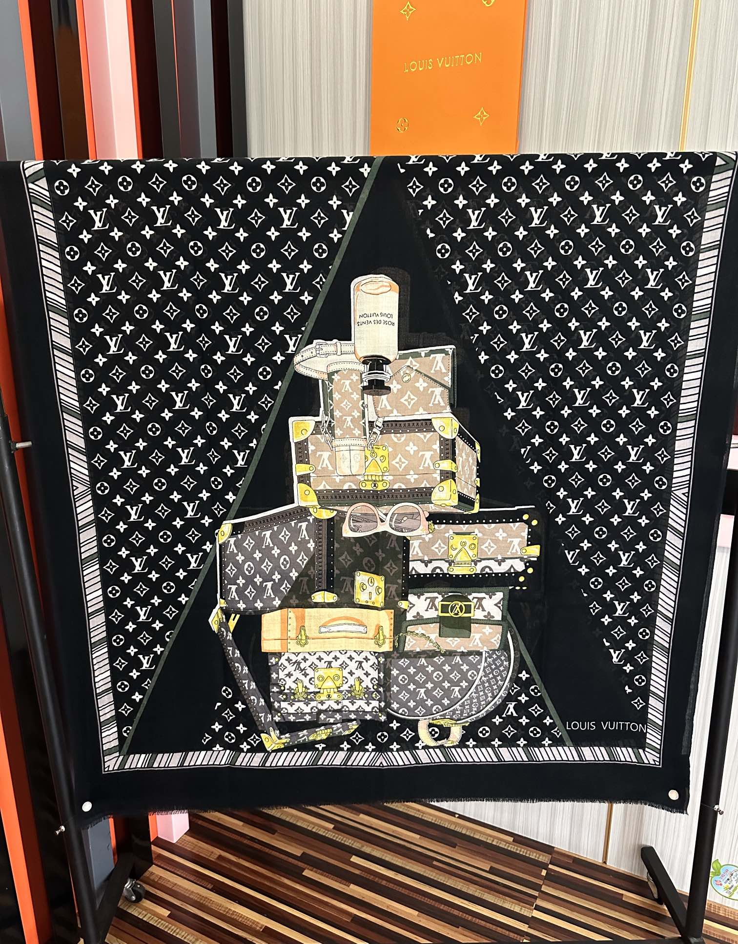 🔥上新L家2025新款最新款‼️顶级设计太美了，真心赞👍【L戒指绒长巾】😘💍实物真心美 🎀披肩配以印花💓