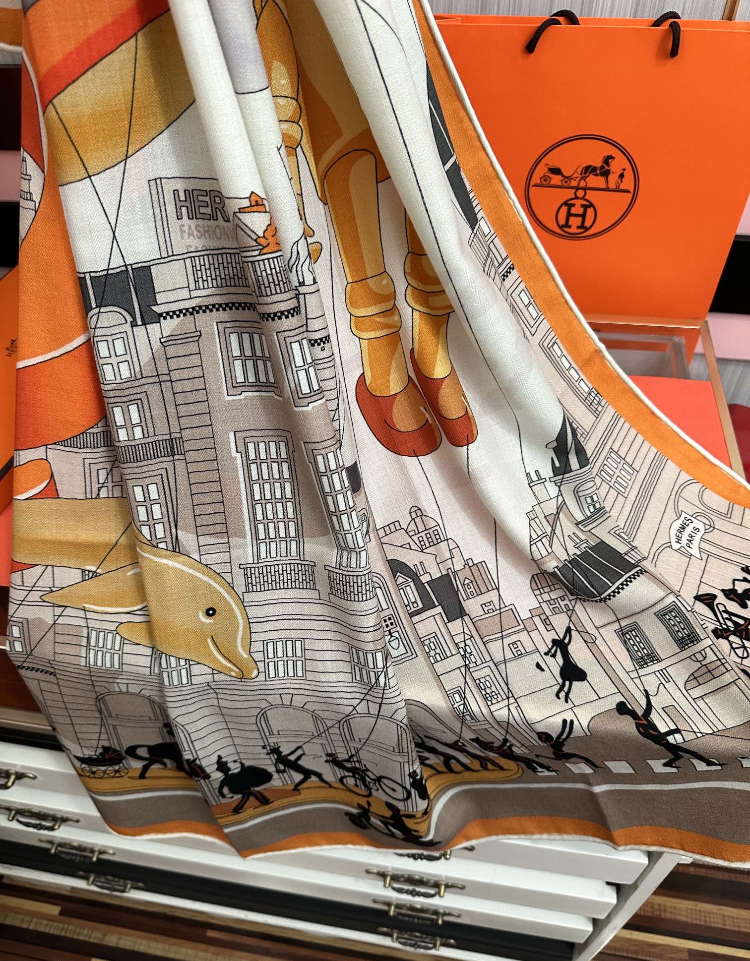 上新。爱马仕2025秋冬新款【太空探索】[爱心]新一季丝巾采购清单估计各位养马人们已经列好了[太阳]我就