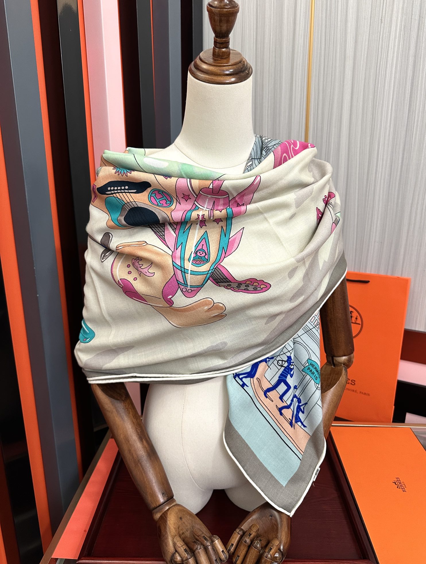 上新。爱马仕2025秋冬新款【太空探索】[爱心]新一季丝巾采购清单估计各位养马人们已经列好了[太阳]我就