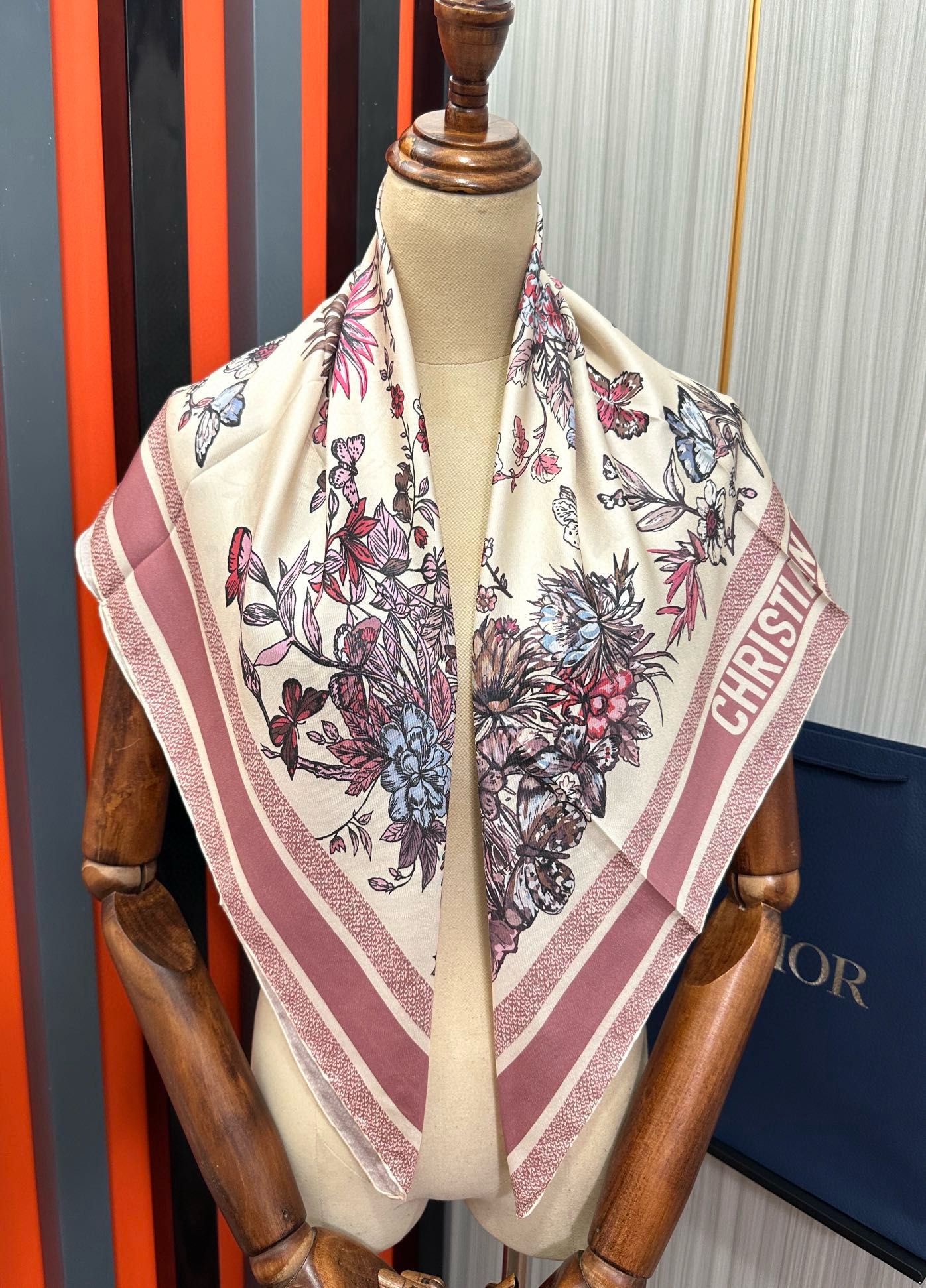 🔥 迪澳2025春夏季新款，太美了[玫瑰]买到都说好👍下手一定要快高端 大爱❤️女人尤物 货极少 四季都