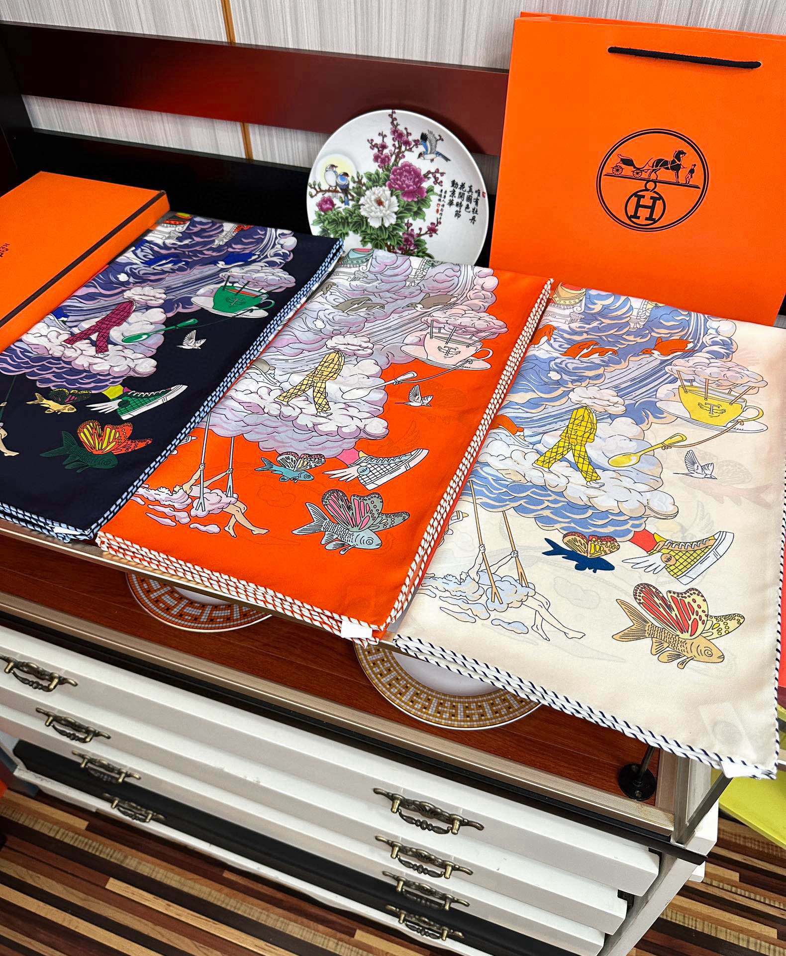 高版本2025𝐇𝐞𝐫𝐦𝐞𝐬 🔥《我的云间万象》设计犹如梦幻的邀约[庆祝]这条丝巾充满了童趣[發]富有想象