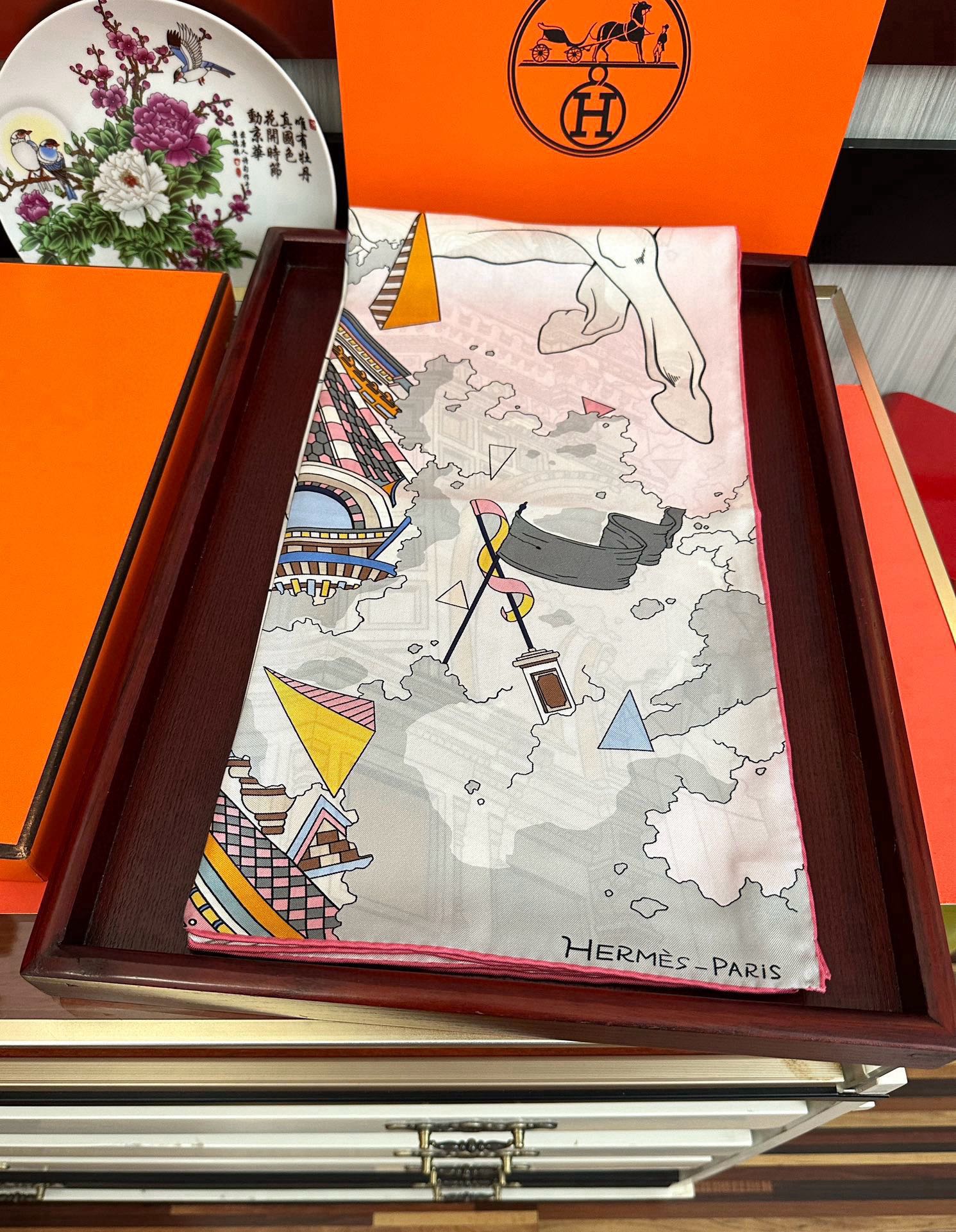 🔥高品质 爱马仕 2025新款太美了【骏马奔腾】精致手工卷边，买到都说好👍下手一定要快高端 大爱❤️女人