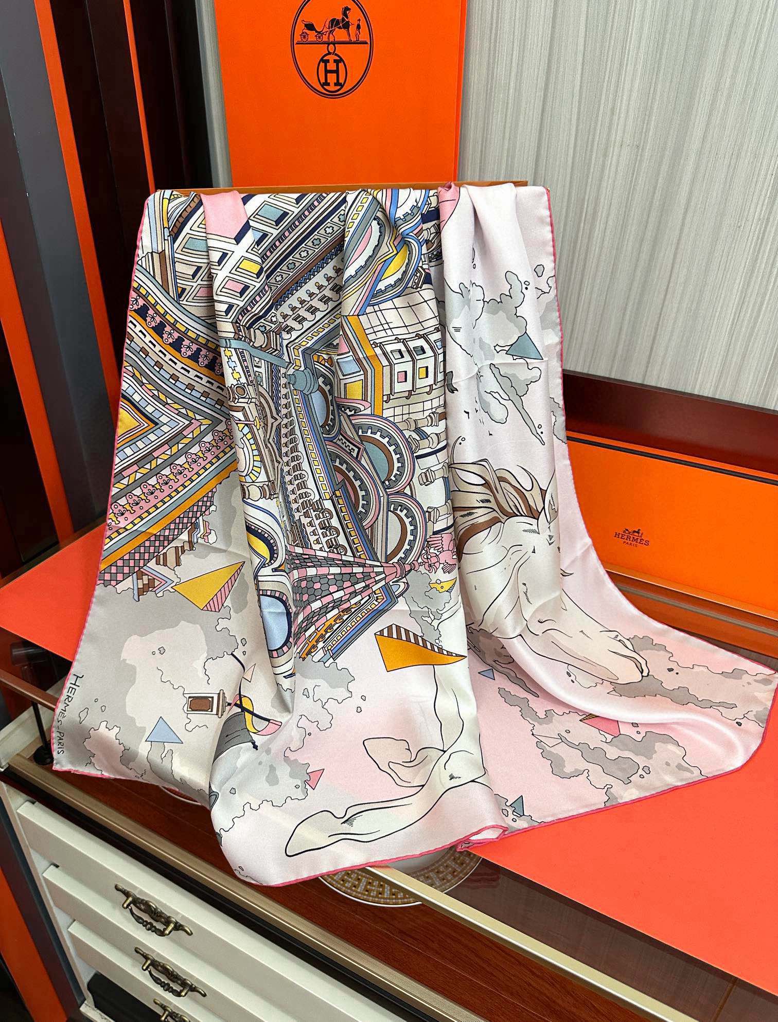 🔥高品质 爱马仕 2025新款太美了【骏马奔腾】精致手工卷边，买到都说好👍下手一定要快高端 大爱❤️女人