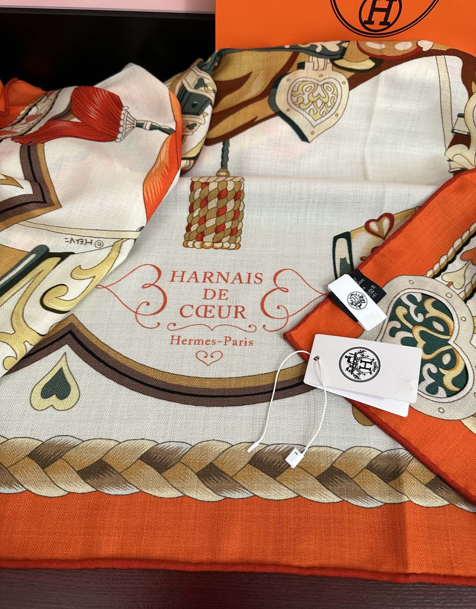 。上新 爱马仕【骏马奔腾】ZG同步 秋冬新款[爱心]新一季丝巾采购清单估计各位养马人们已经列好了[太阳]