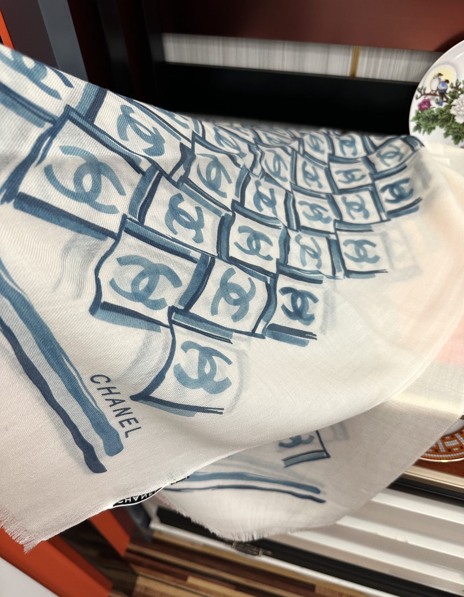 新款 小香2025最新款[爱心]真心赞👍【双c羊绒长巾】😘💍实物真心美 🎀披肩配以印花💓💃🏻无论设计喷绘