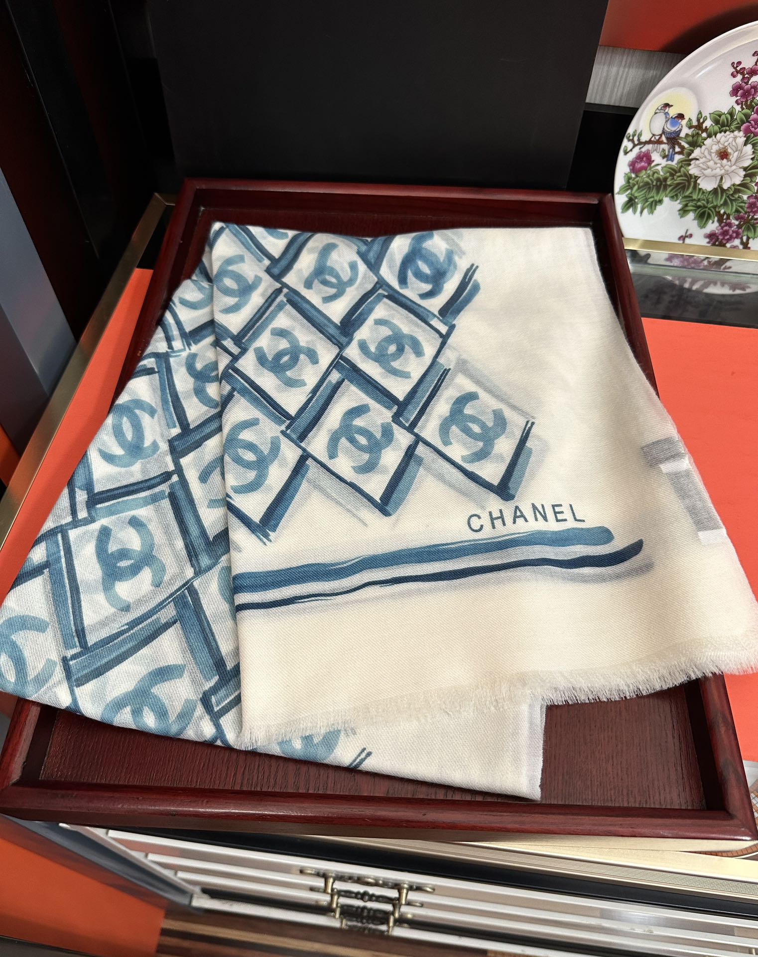 新款 小香2025最新款[爱心]真心赞👍【双c羊绒长巾】😘💍实物真心美 🎀披肩配以印花💓💃🏻无论设计喷绘