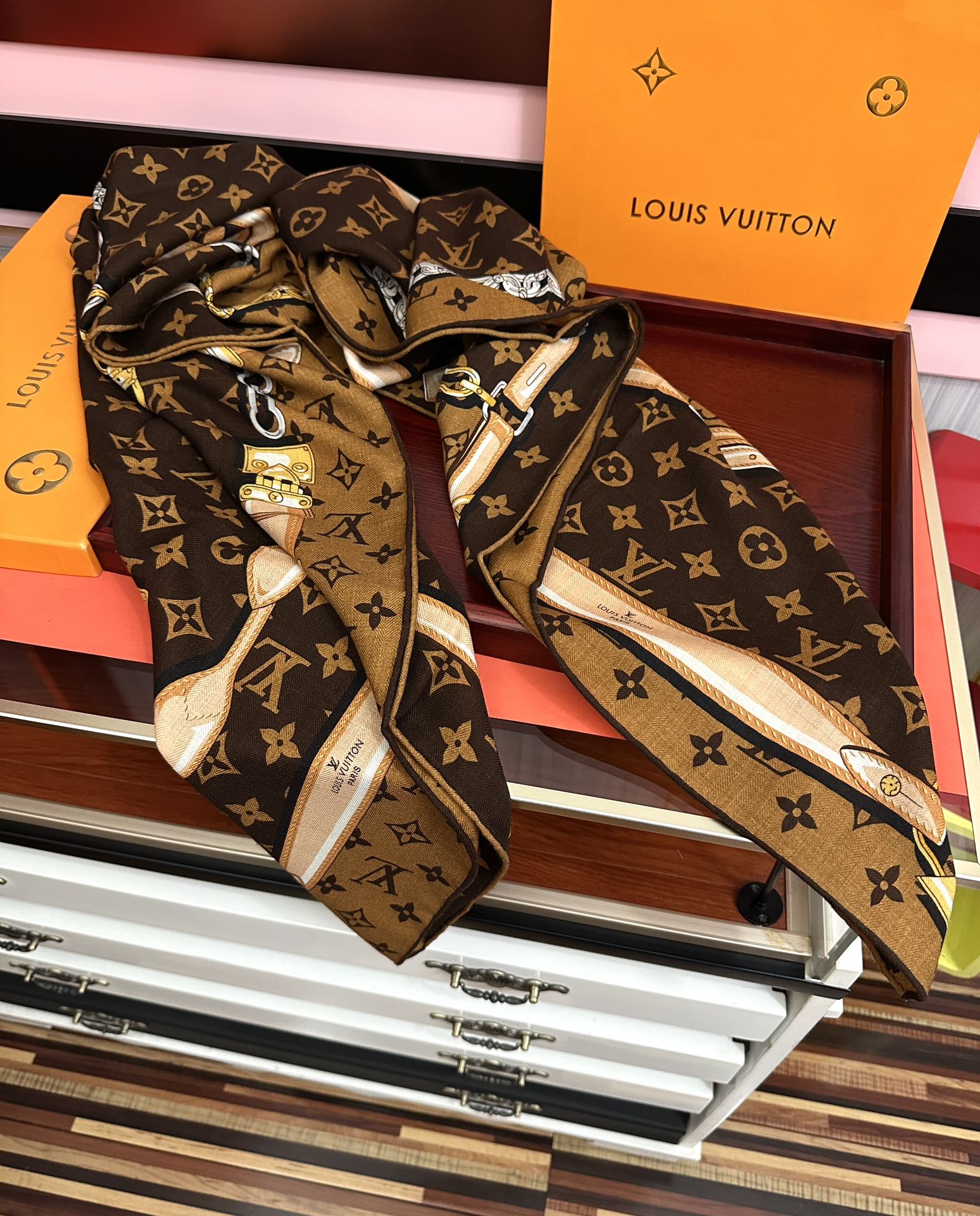 上新❤️LV 2025【双面同色热】永远都是那么经典优雅[礼物]~气质到骨子里[色]新一季的面料超高级，